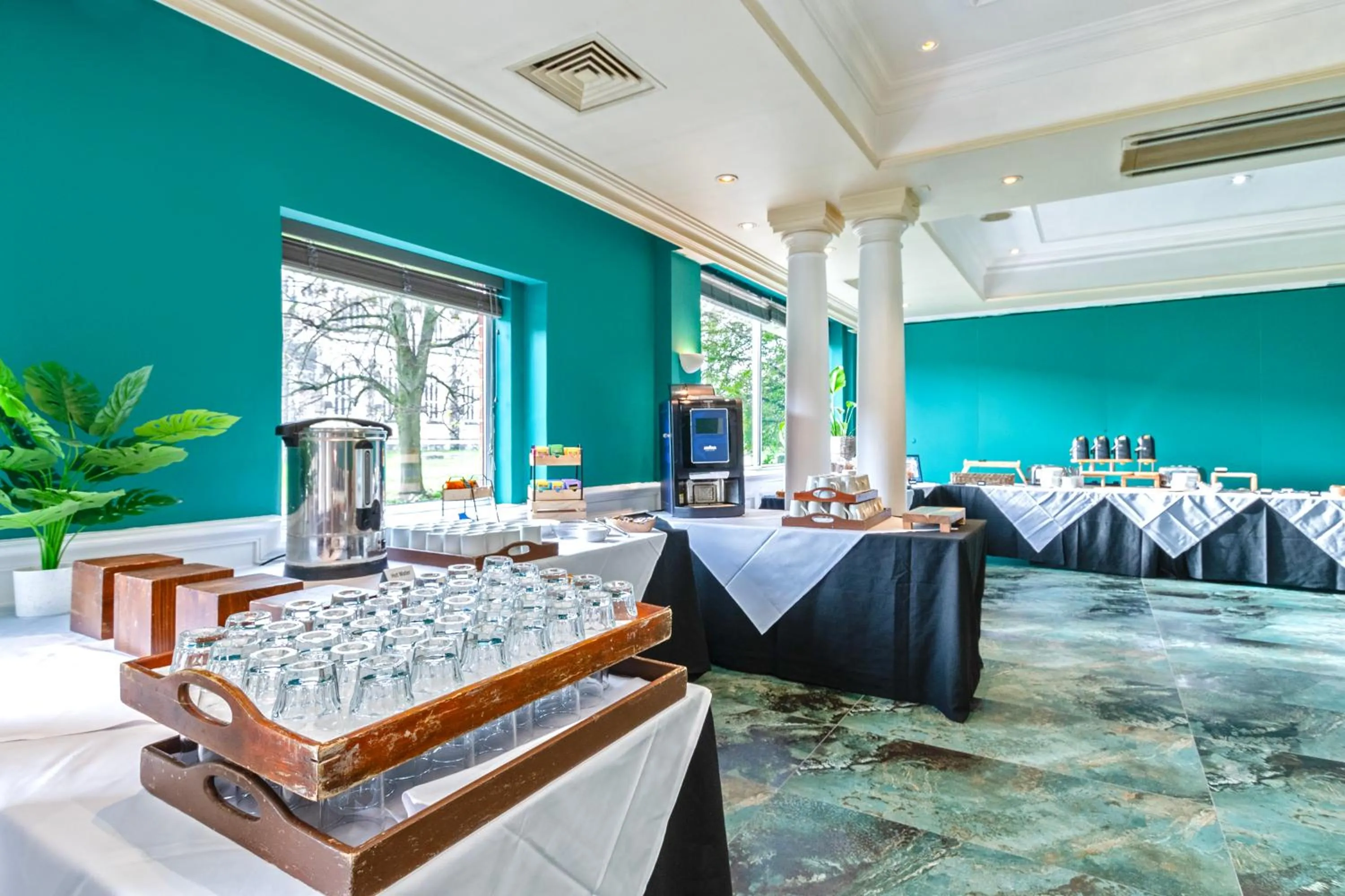 Restaurant/places to eat in Winchester Wessex Hotel by Sunday