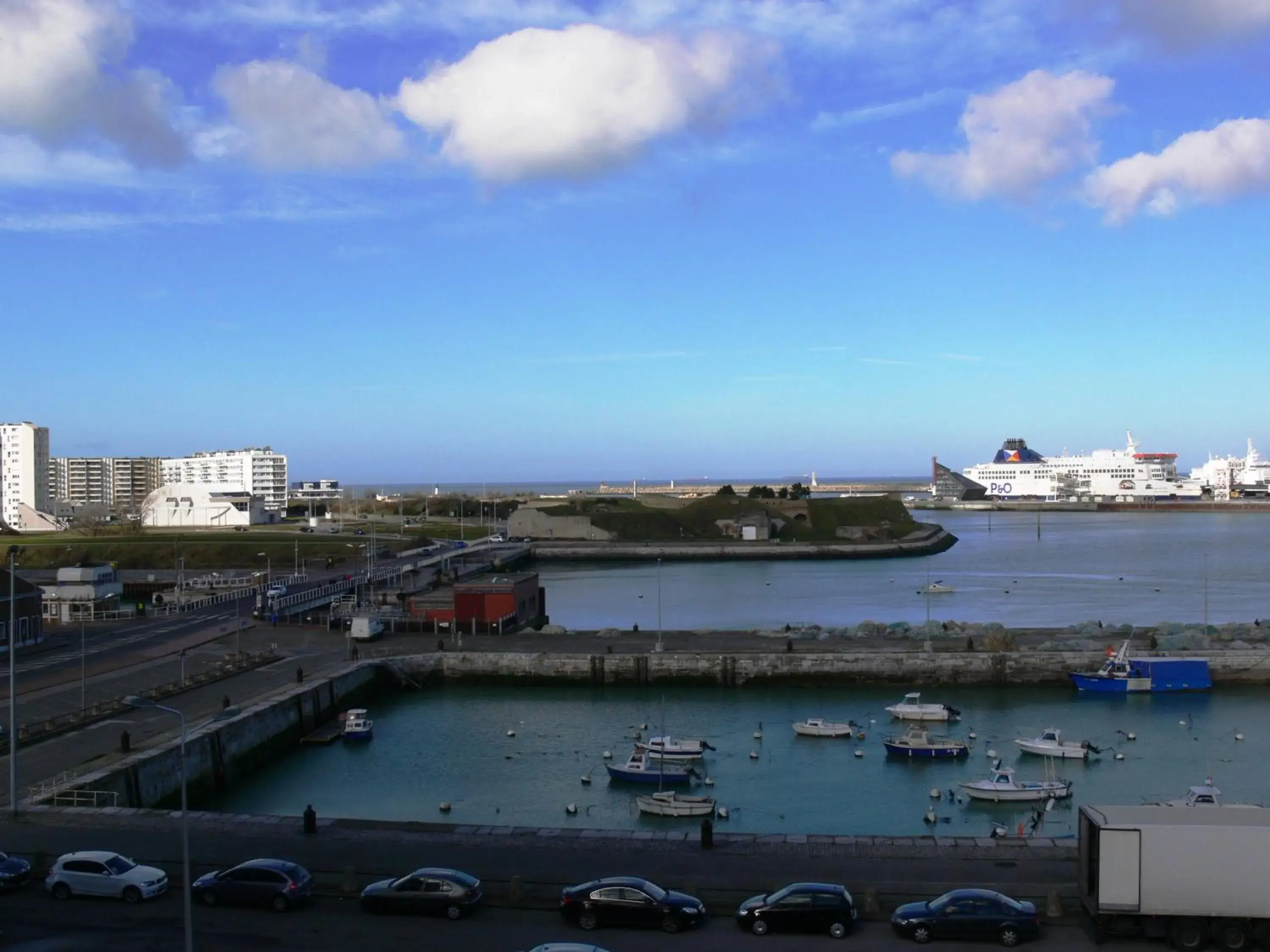 Standard Double Room with Two Double Beds and Sea View - High Floor in Holiday Inn Calais-Centre by IHG Standard Double Room with Two Double Beds and Sea View - High Floor in Holiday Inn Calais-Centre by IHG
