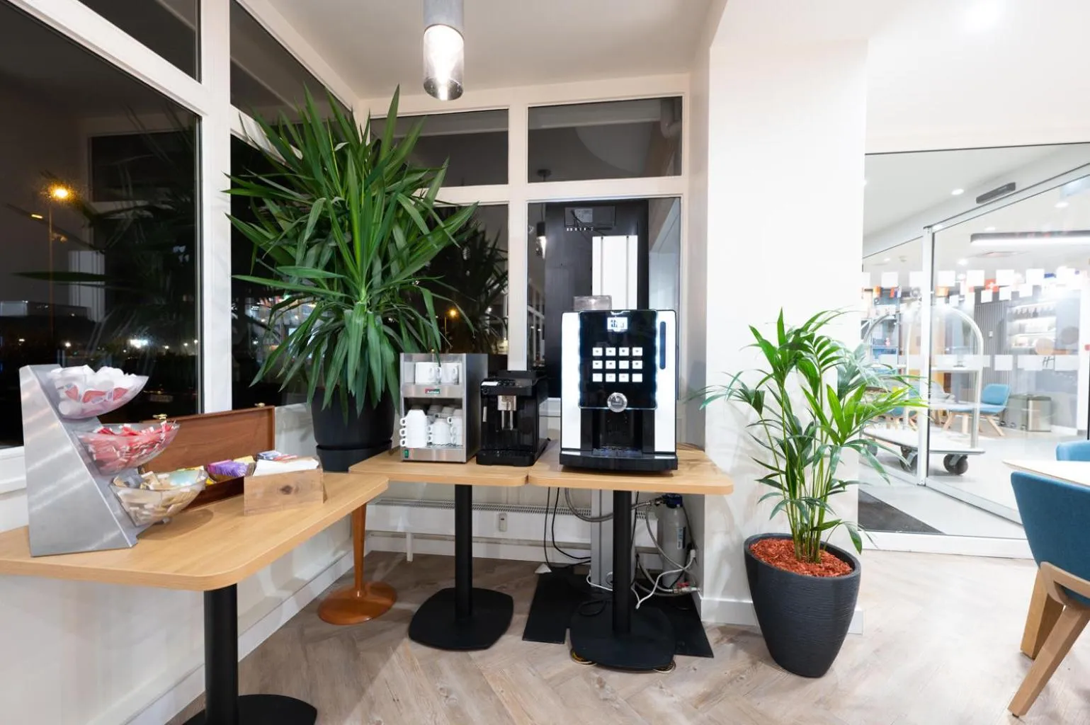 Buffet breakfast in Holiday Inn Calais-Centre by IHG