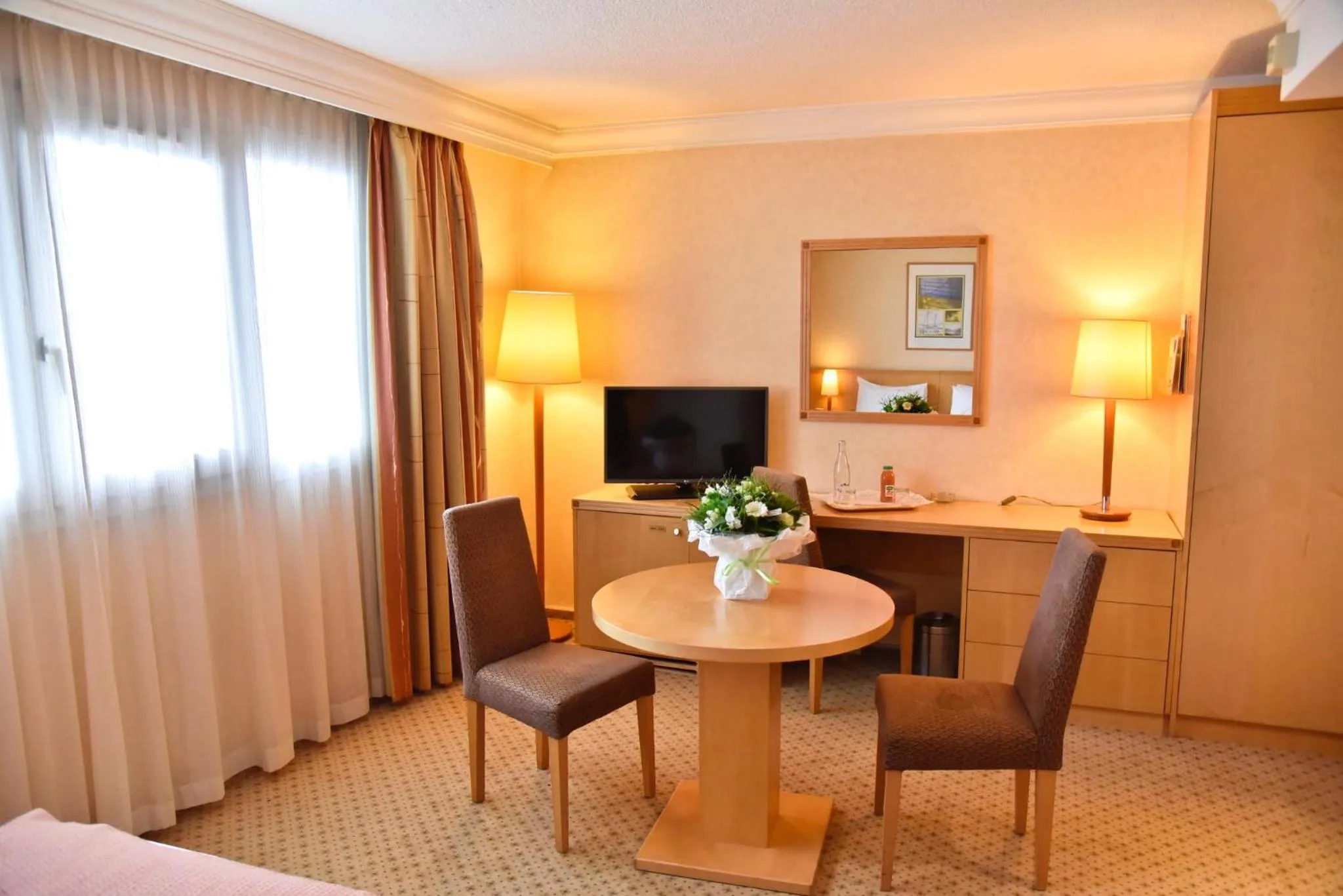 Photo of the whole room in Holiday Inn Calais-Centre by IHG