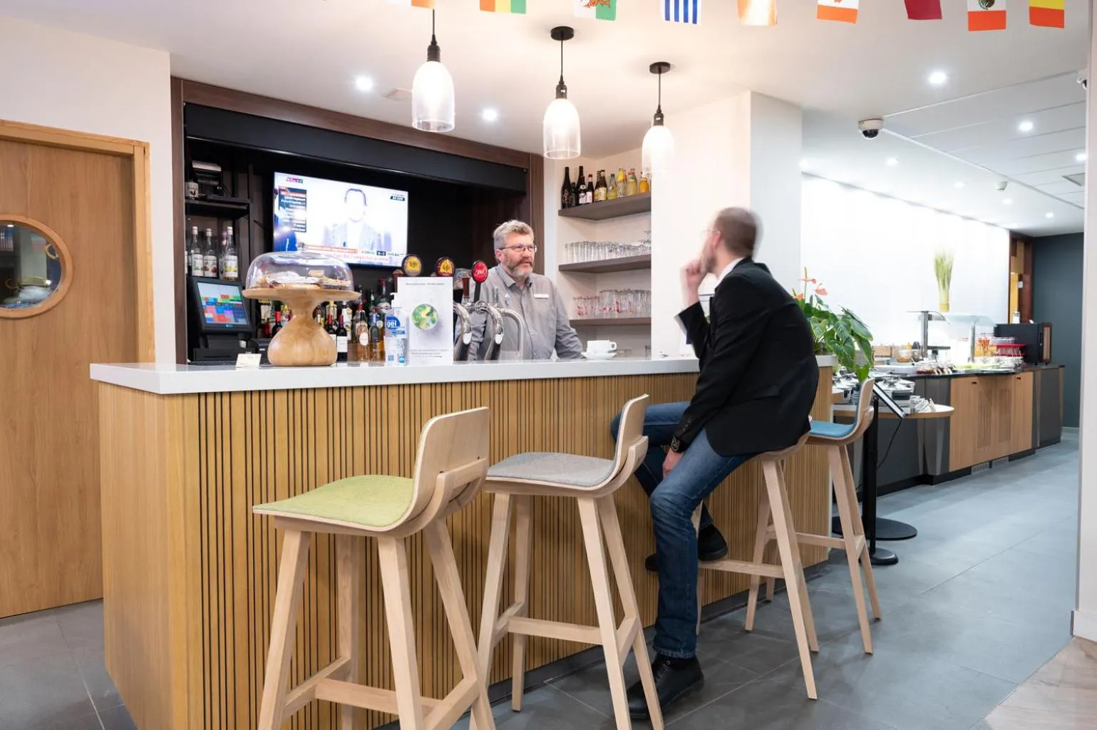 TV and multimedia in Holiday Inn Calais-Centre by IHG