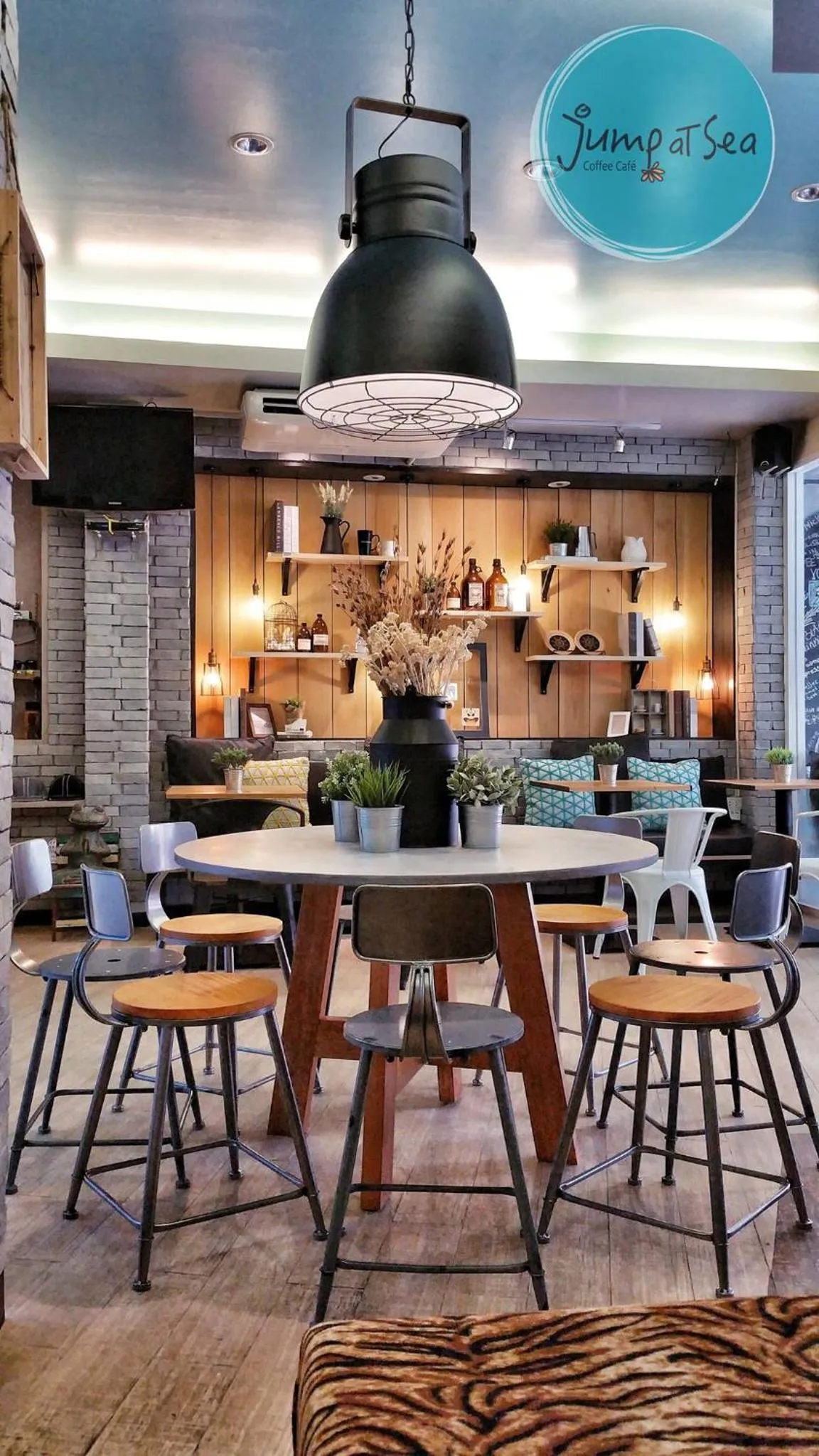 Restaurant/places to eat in Ku at sea