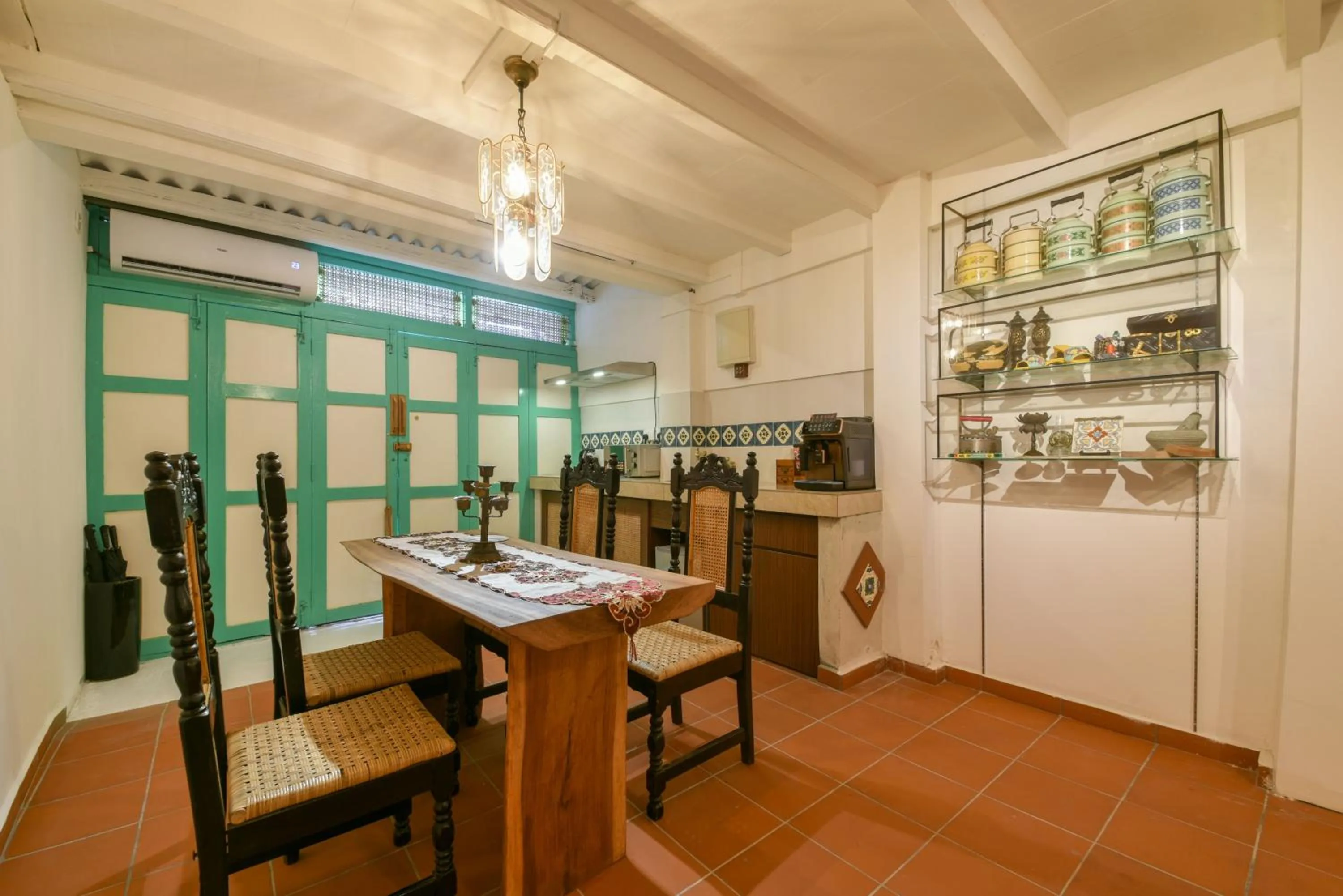 Kitchen or kitchenette in Ohana House HQ