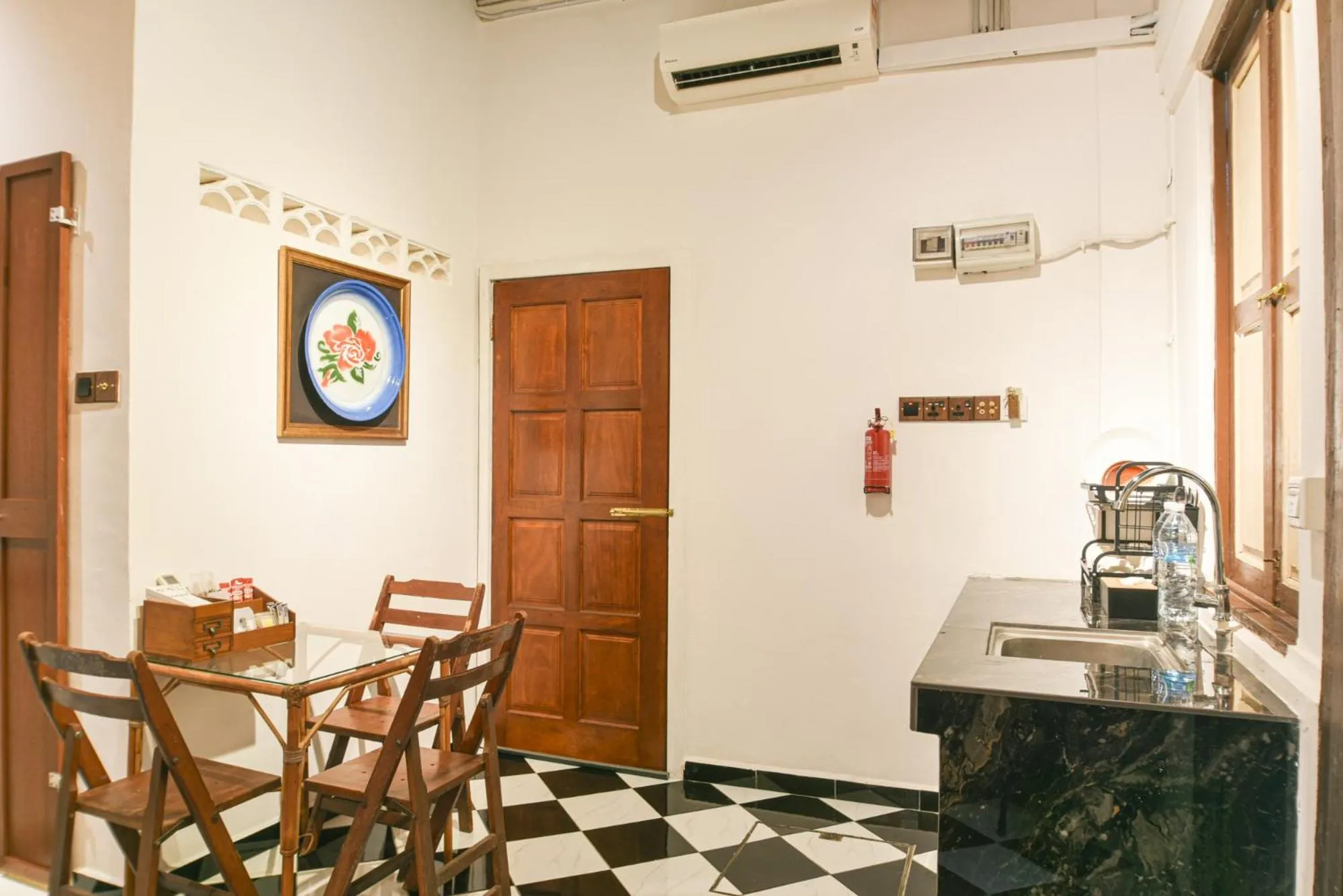 Dining area in Ohana House HQ