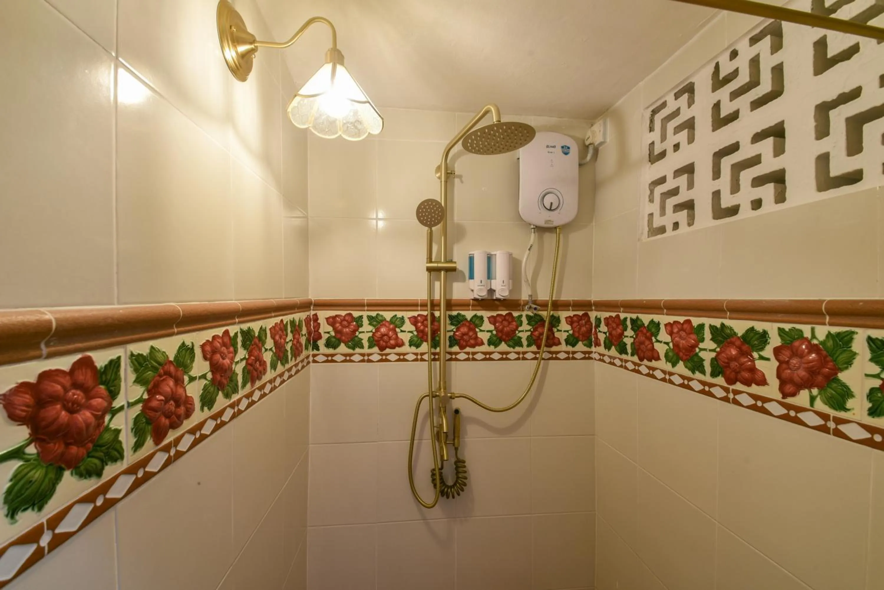 Shower in Ohana House HQ