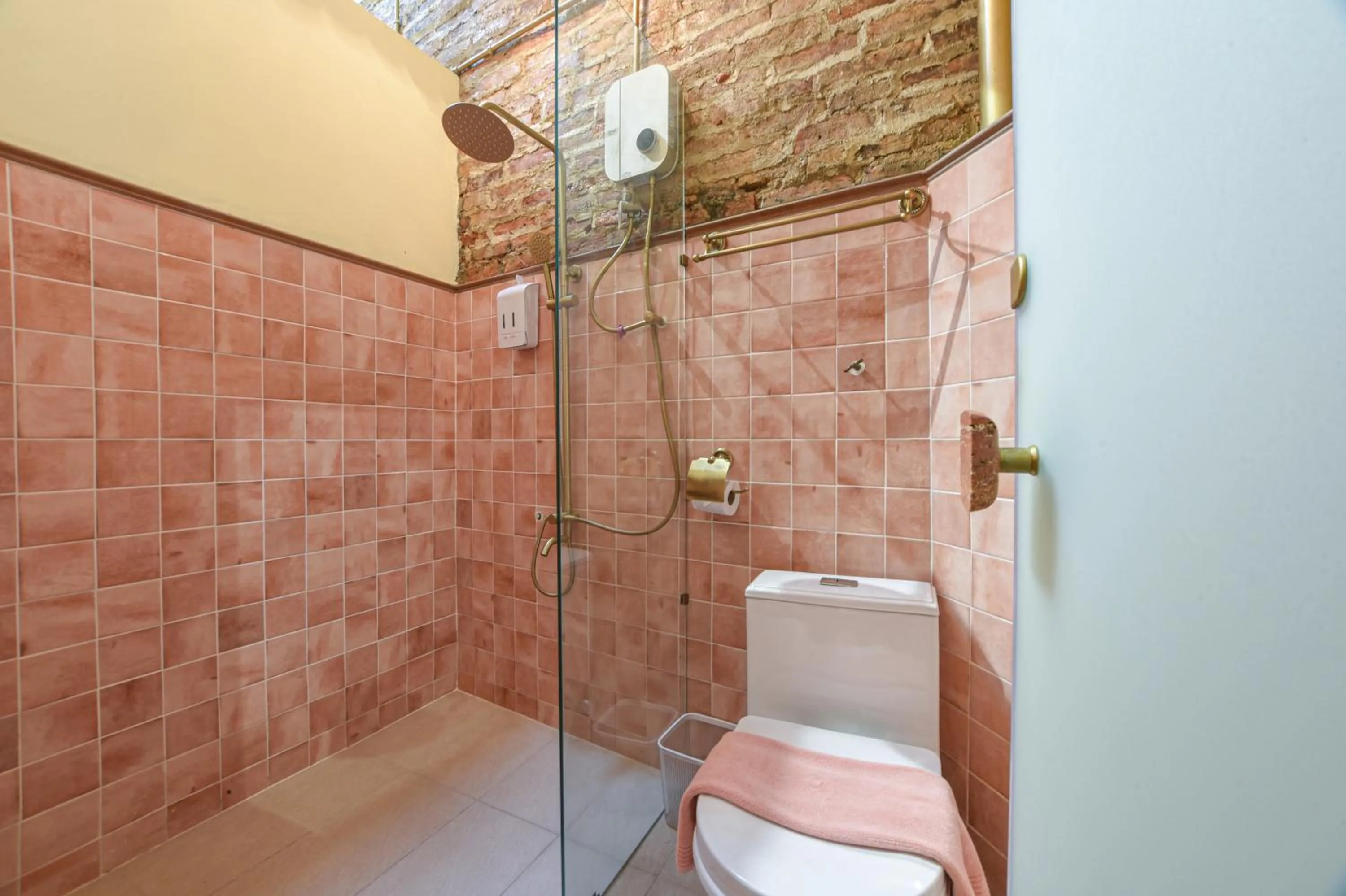 Toilet in Ohana House HQ