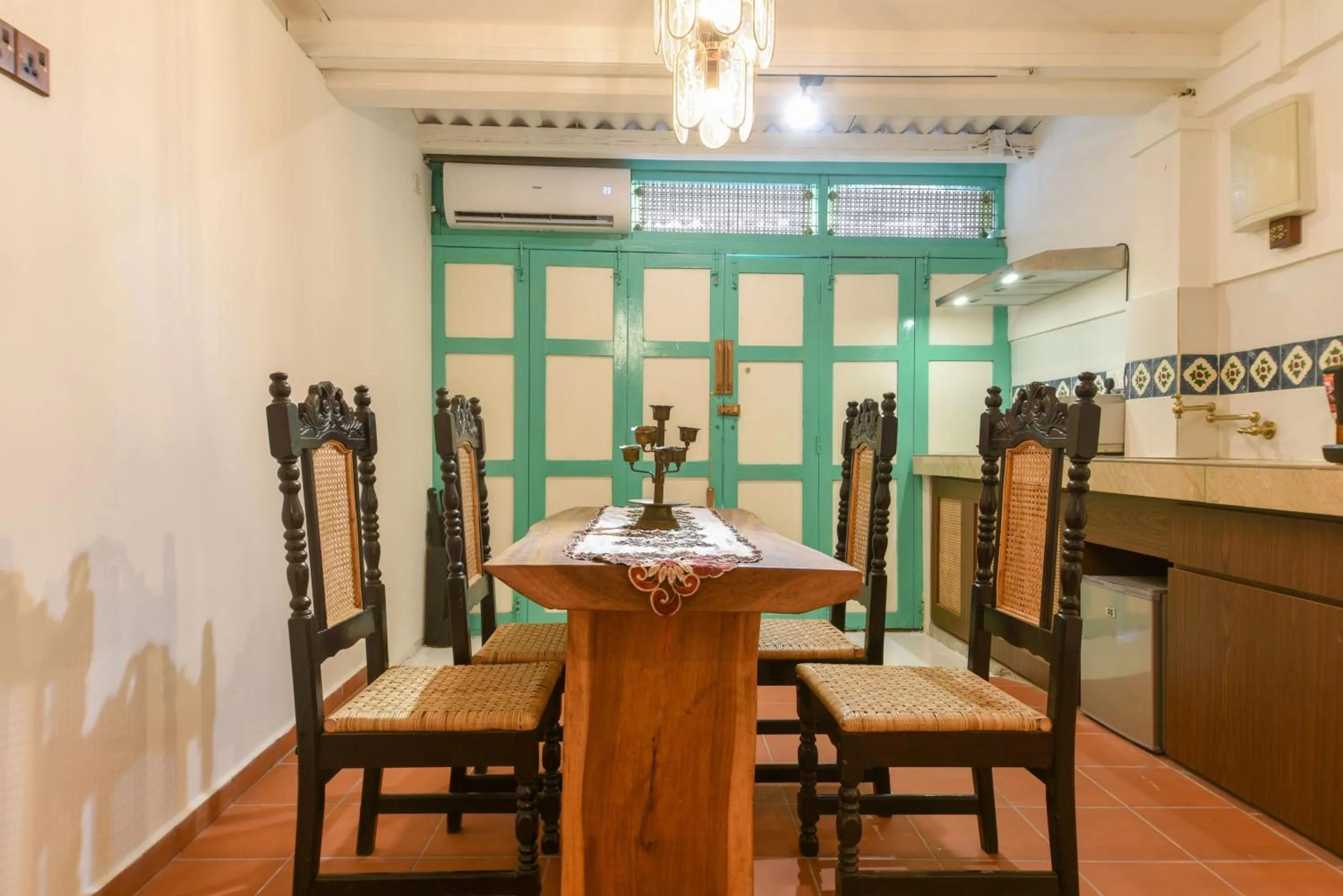 Kitchen or kitchenette in Ohana House HQ