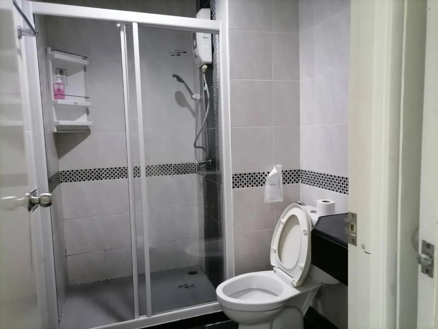 Shower in Grand Lopburi