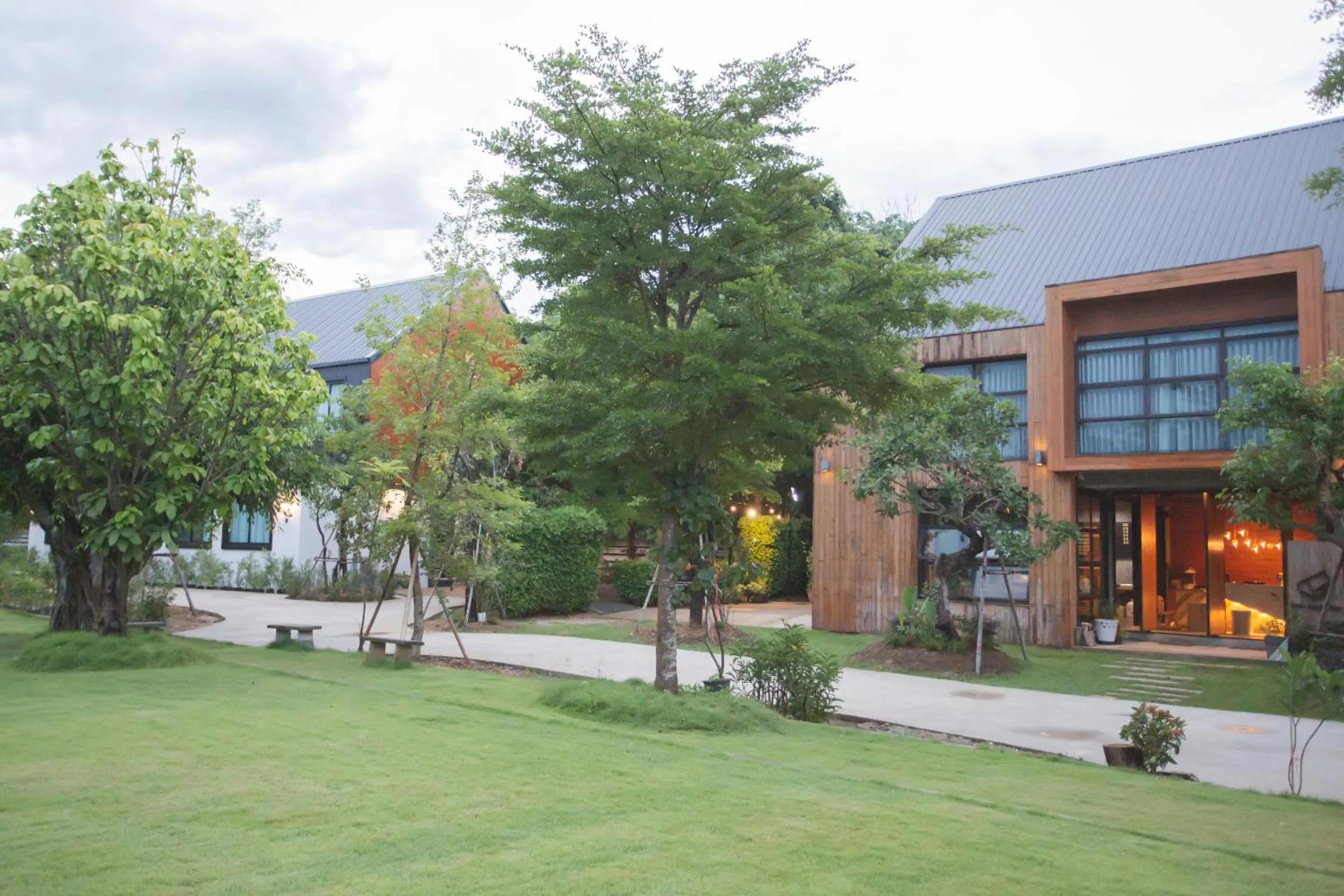 Property building in Karpenter Lampang