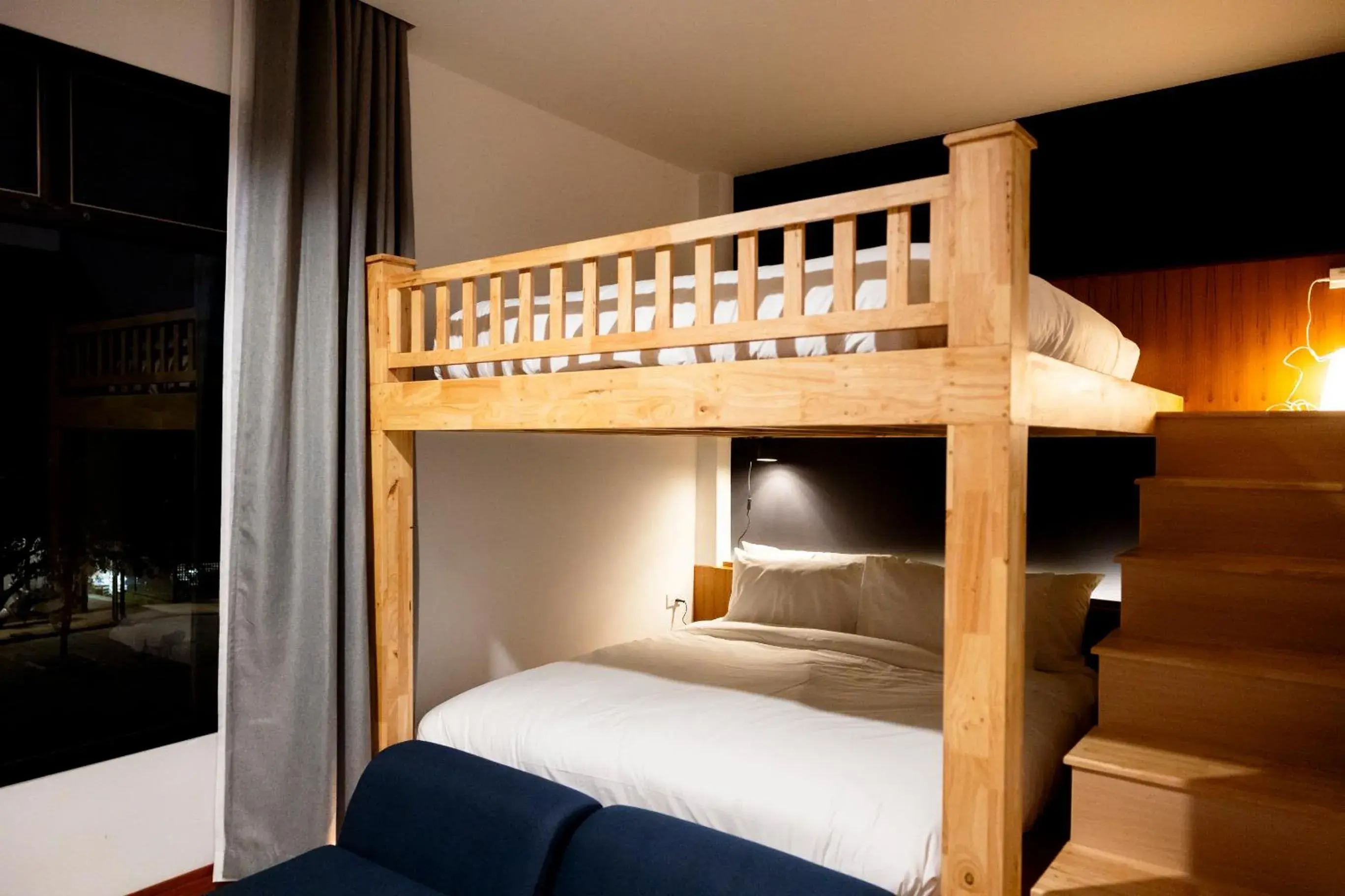 Family Bunk Bed in Karpenter Lampang Family Bunk Bed in Karpenter Lampang