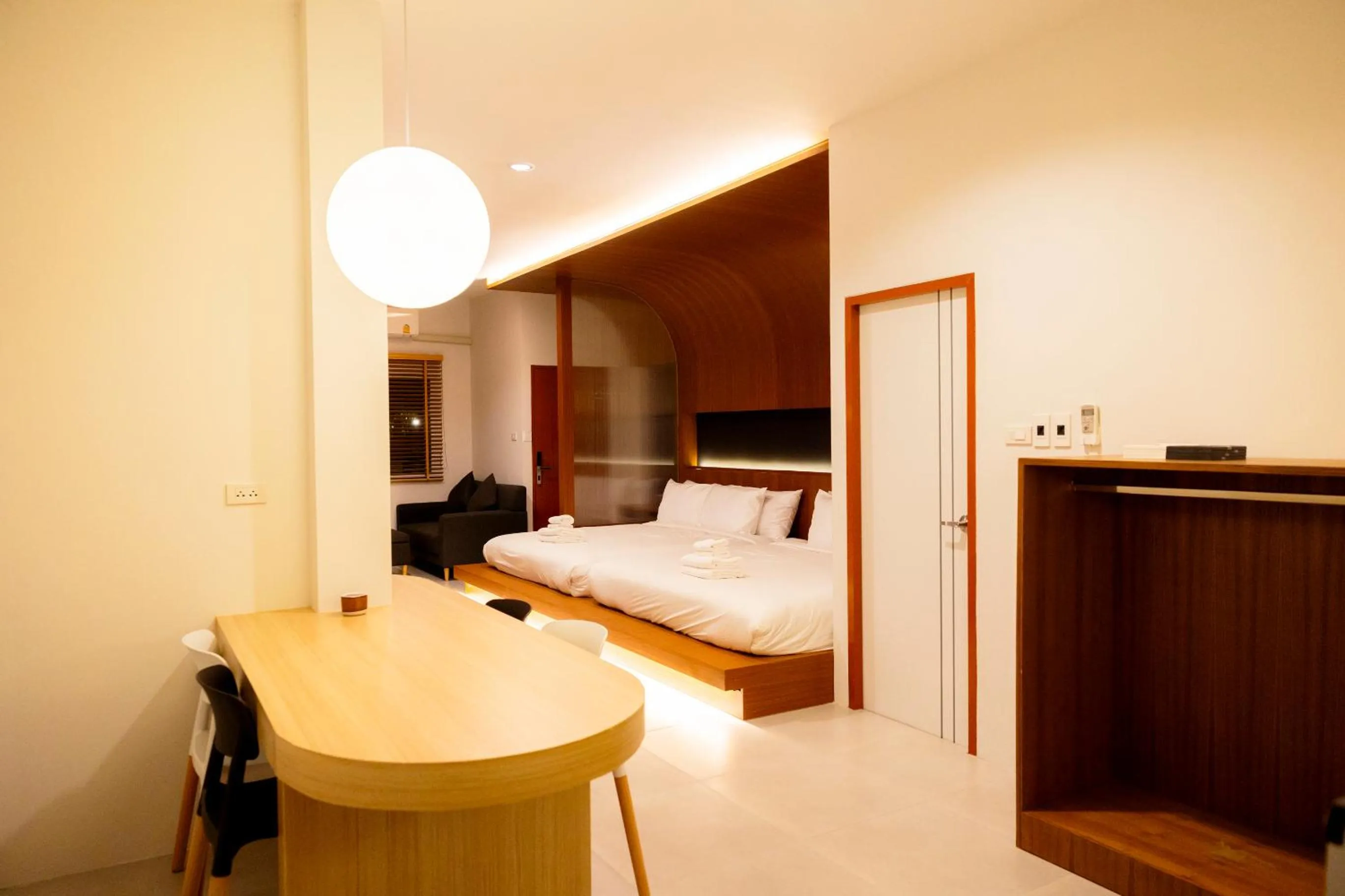 hair dresser, Bed in Karpenter Lampang