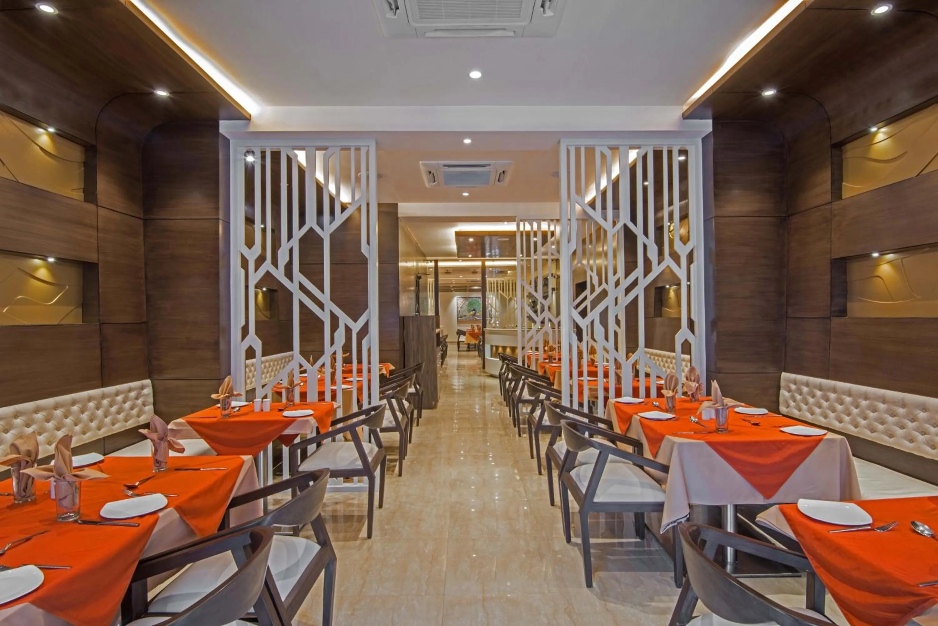 Restaurant/places to eat in Kalinga Hotel