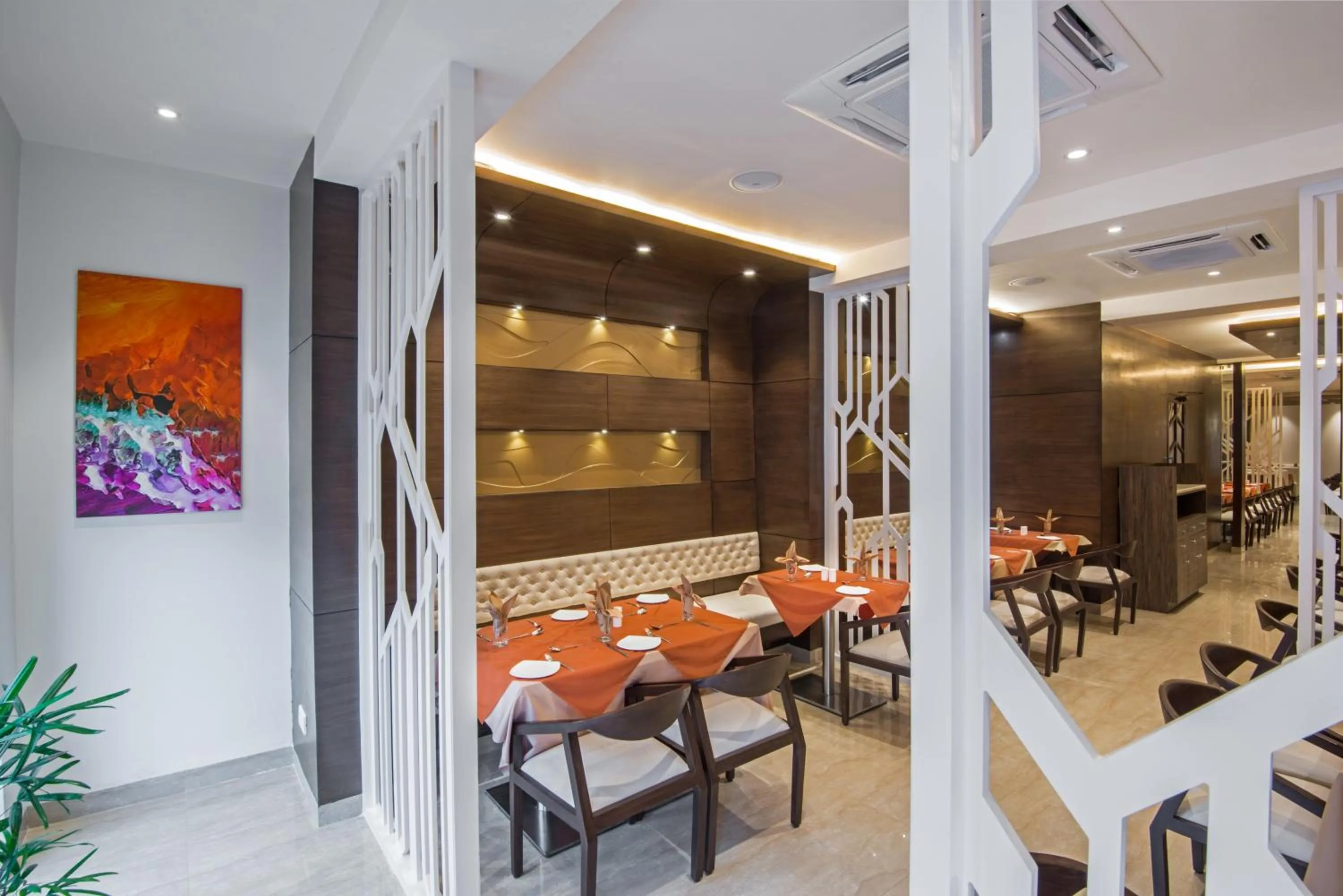 Restaurant/places to eat in Kalinga Hotel