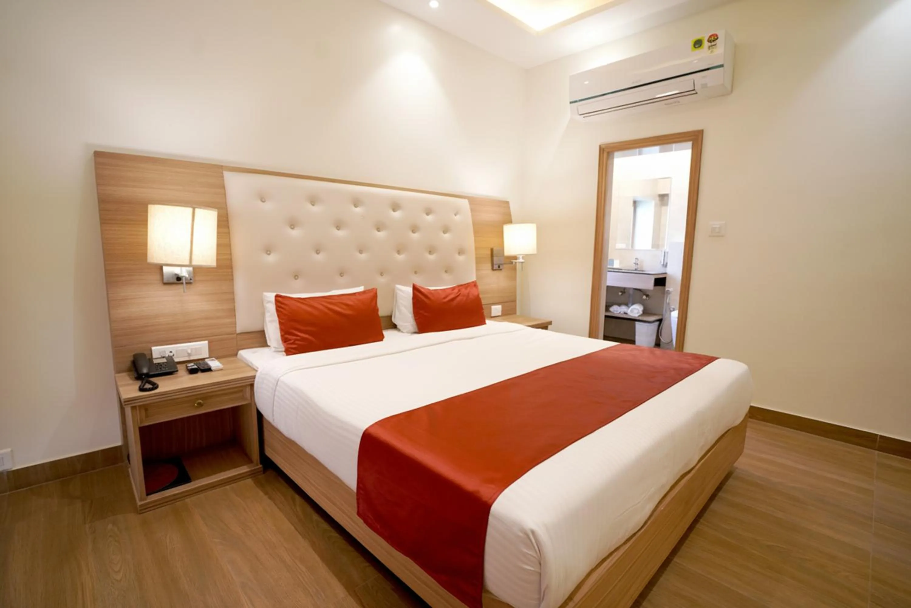 Bedroom, Bed in Kalinga Hotel