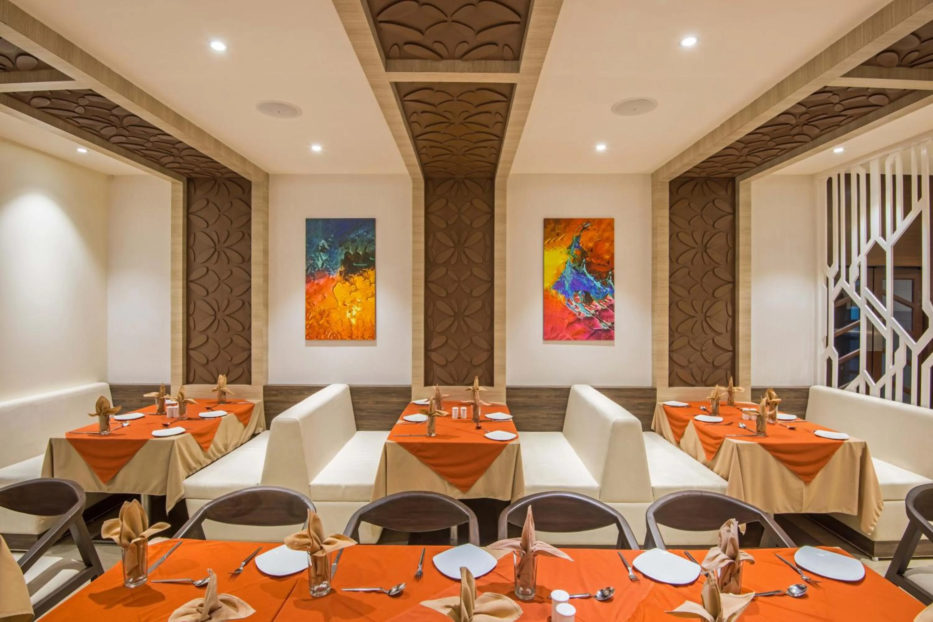 Restaurant/places to eat in Kalinga Hotel