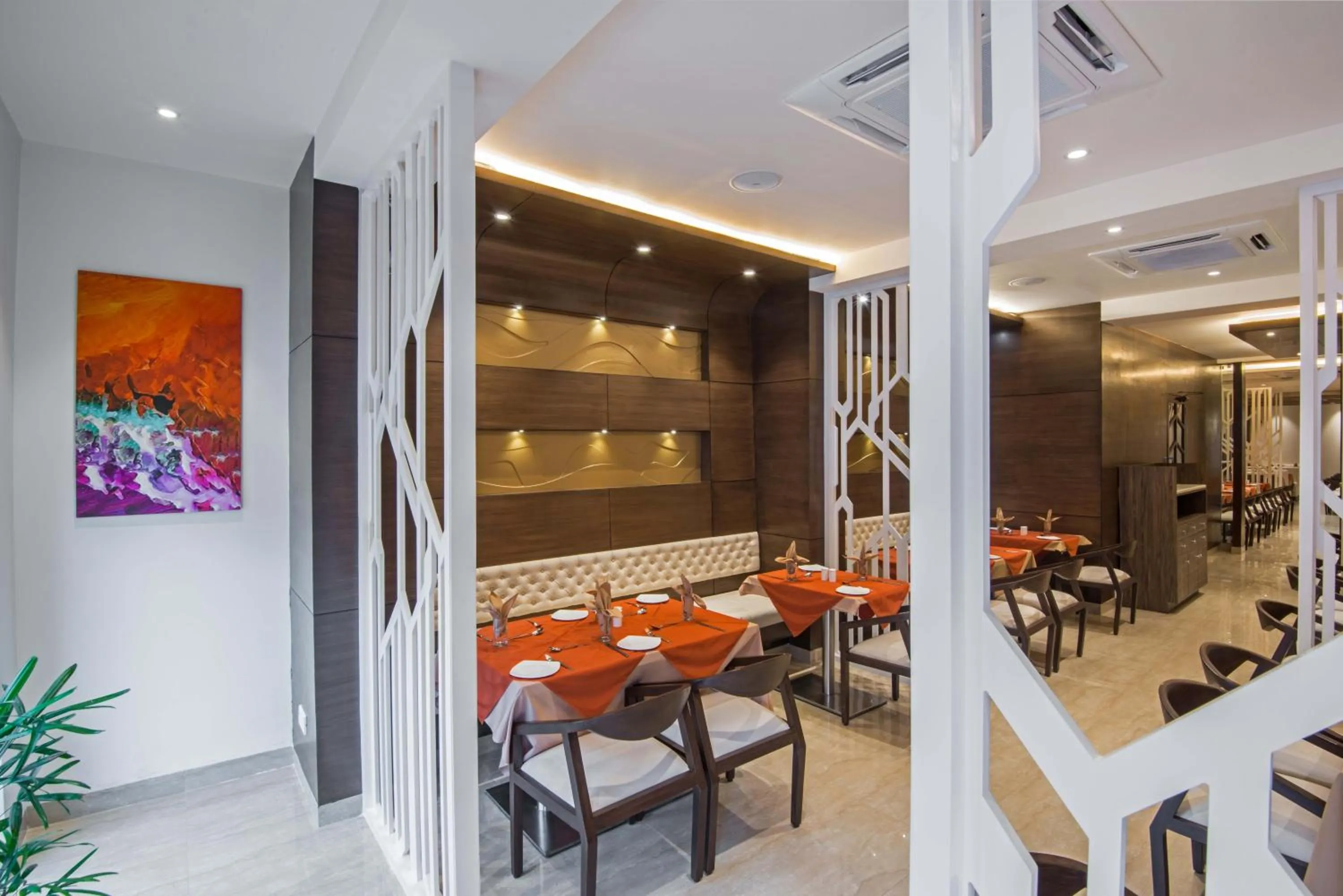 Restaurant/places to eat in Kalinga Hotel