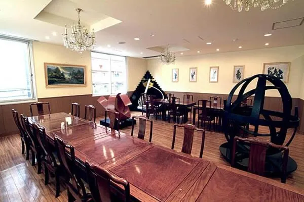 Restaurant/Places to Eat in Hotel Zurich Toho 2001