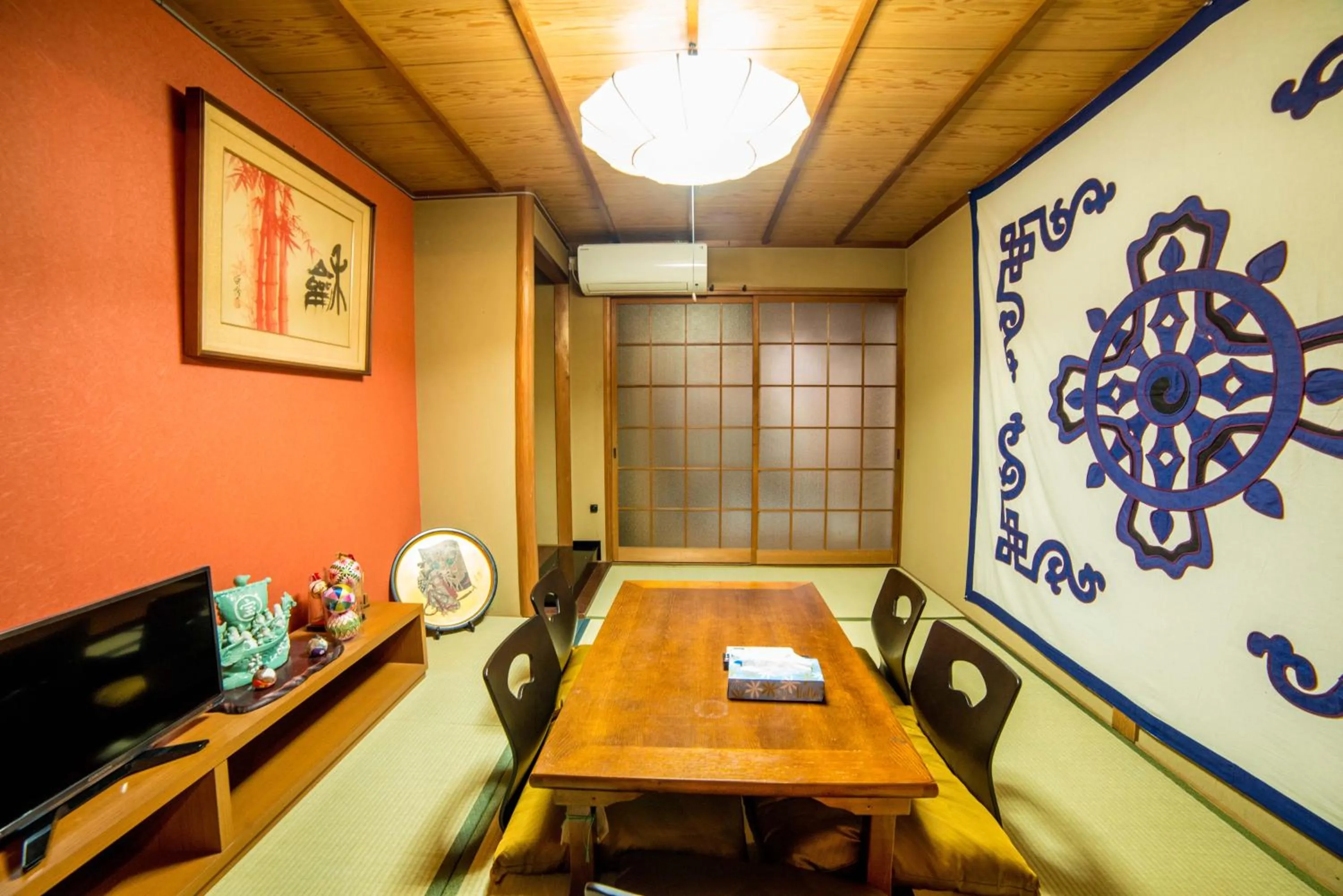 Photo of the whole room in Kumano House
