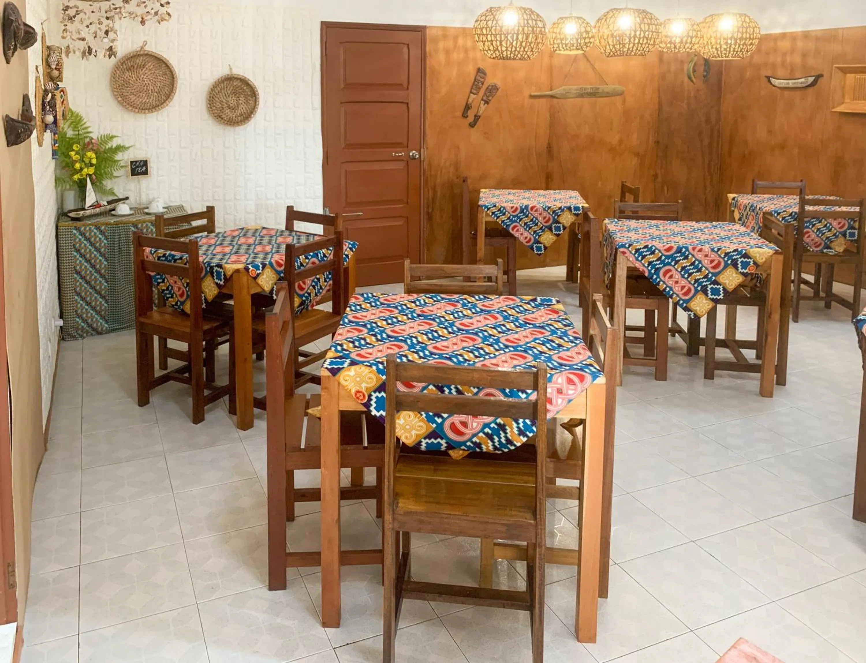 Dining area in São Pedro Guesthouse