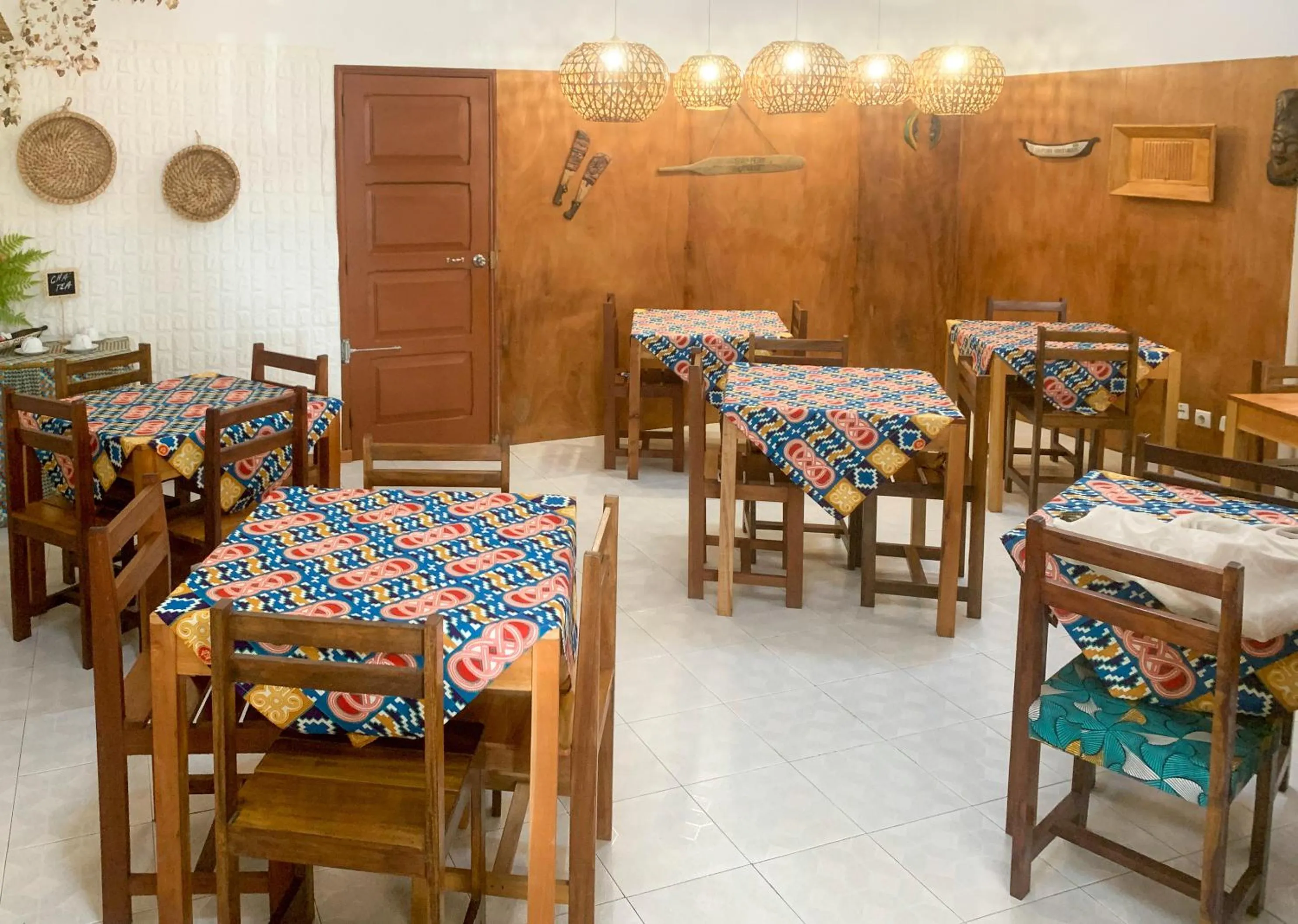 Dining area in São Pedro Guesthouse