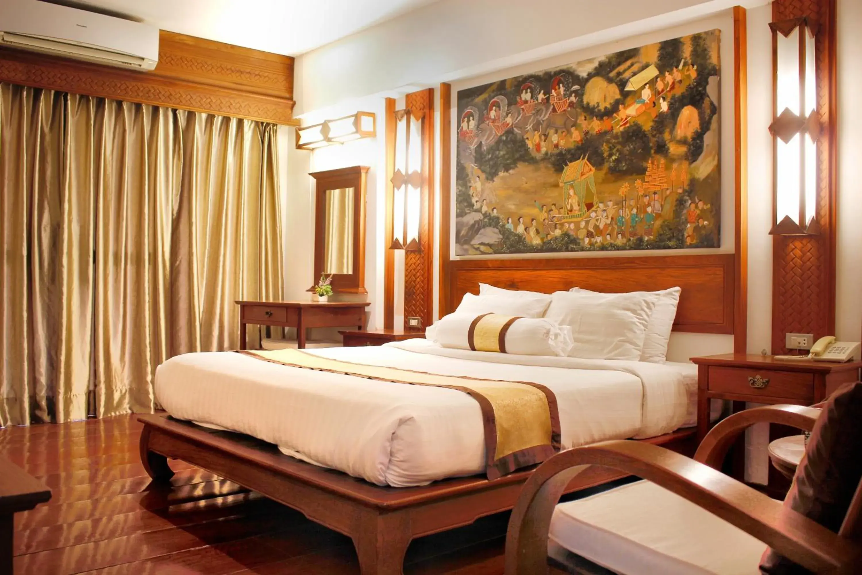 King Room with Balcony in Chanthapanya Hotel King Room with Balcony in Chanthapanya Hotel