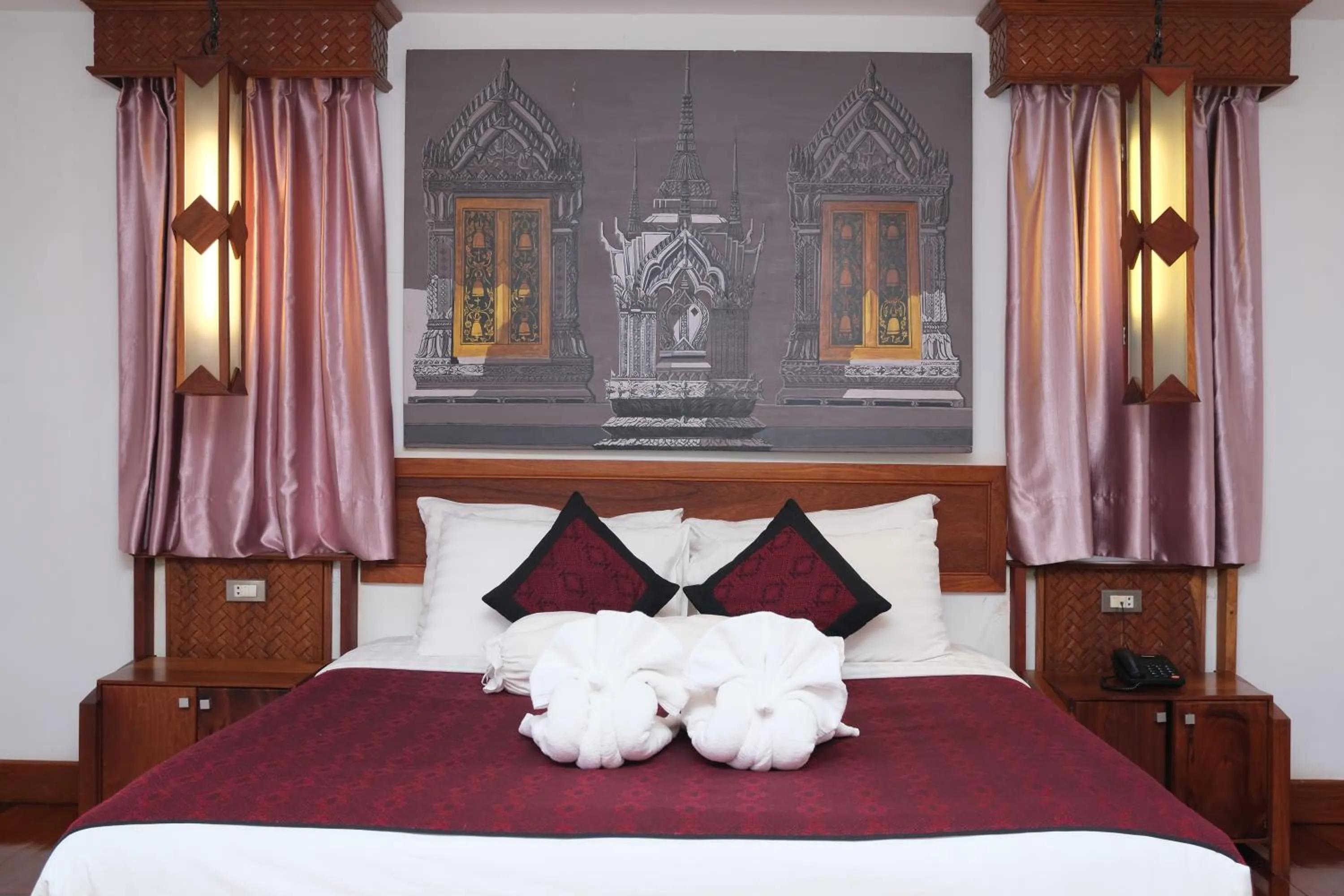 Bed in Chanthapanya Hotel