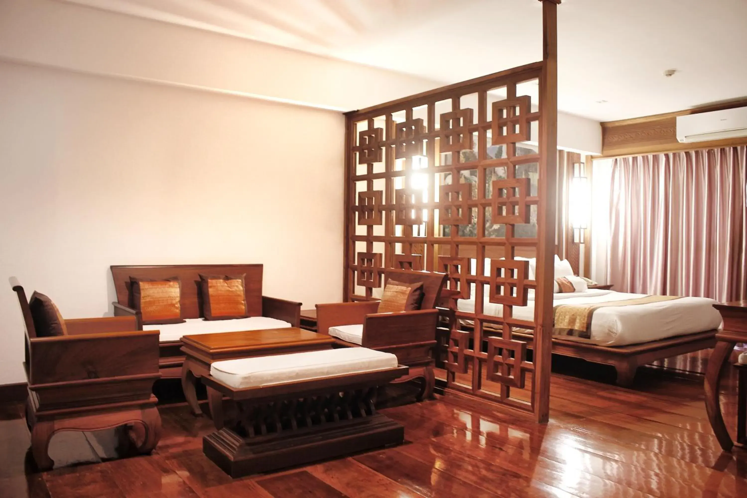 King Suite in Chanthapanya Hotel King Suite in Chanthapanya Hotel