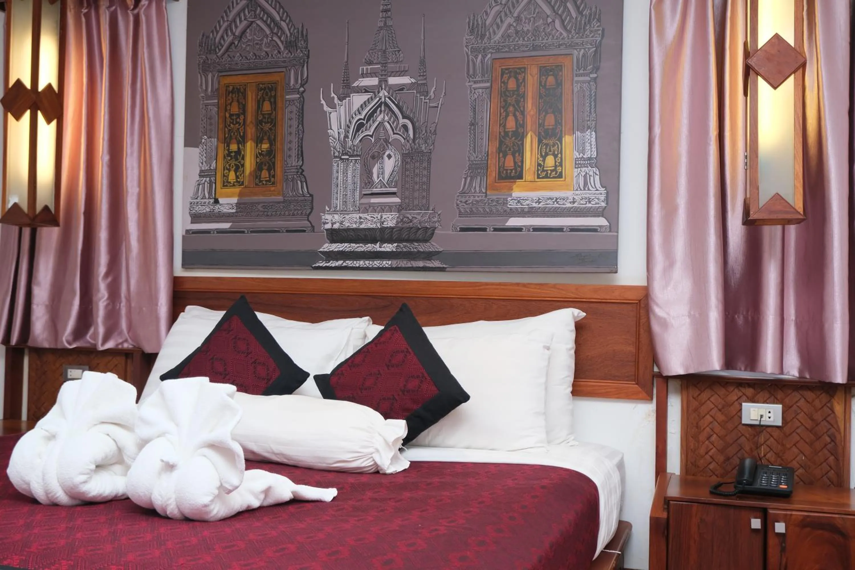 Bed in Chanthapanya Hotel