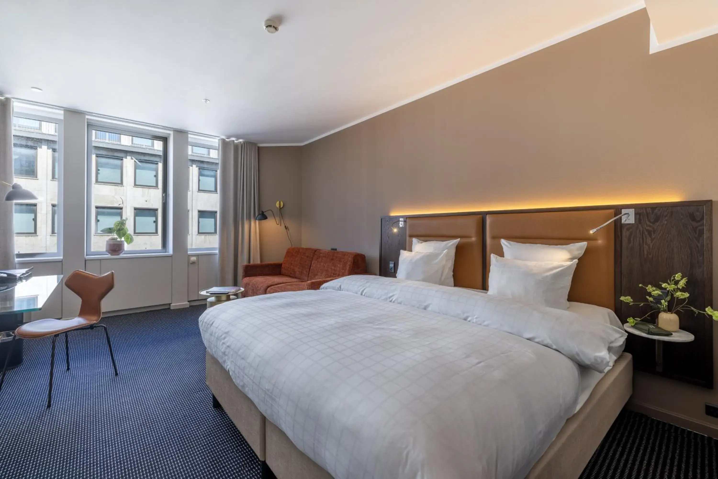 Connecting Room for up to 6 people in The Square Connecting Room for up to 6 people in The Square