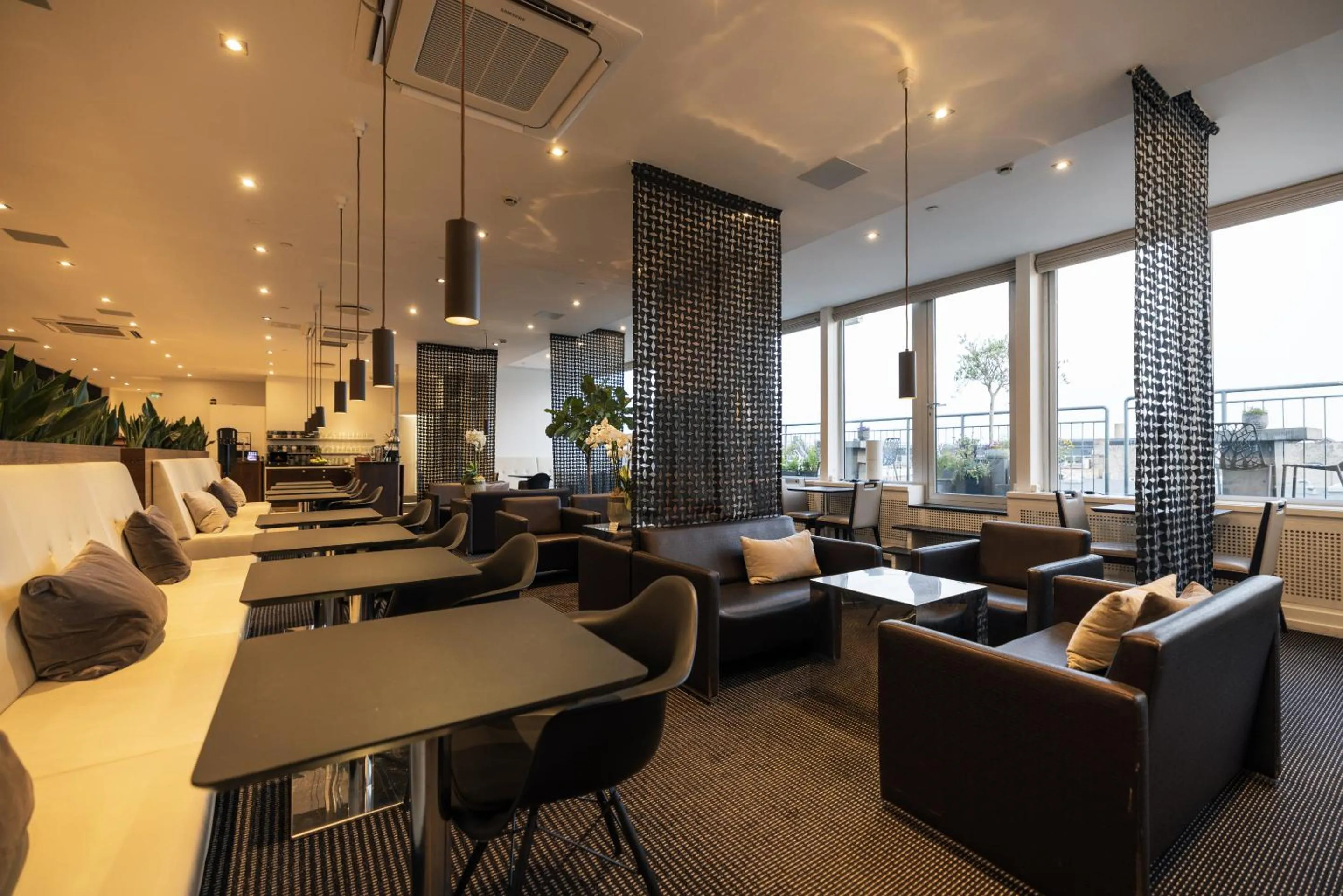 Restaurant/places to eat in The Square