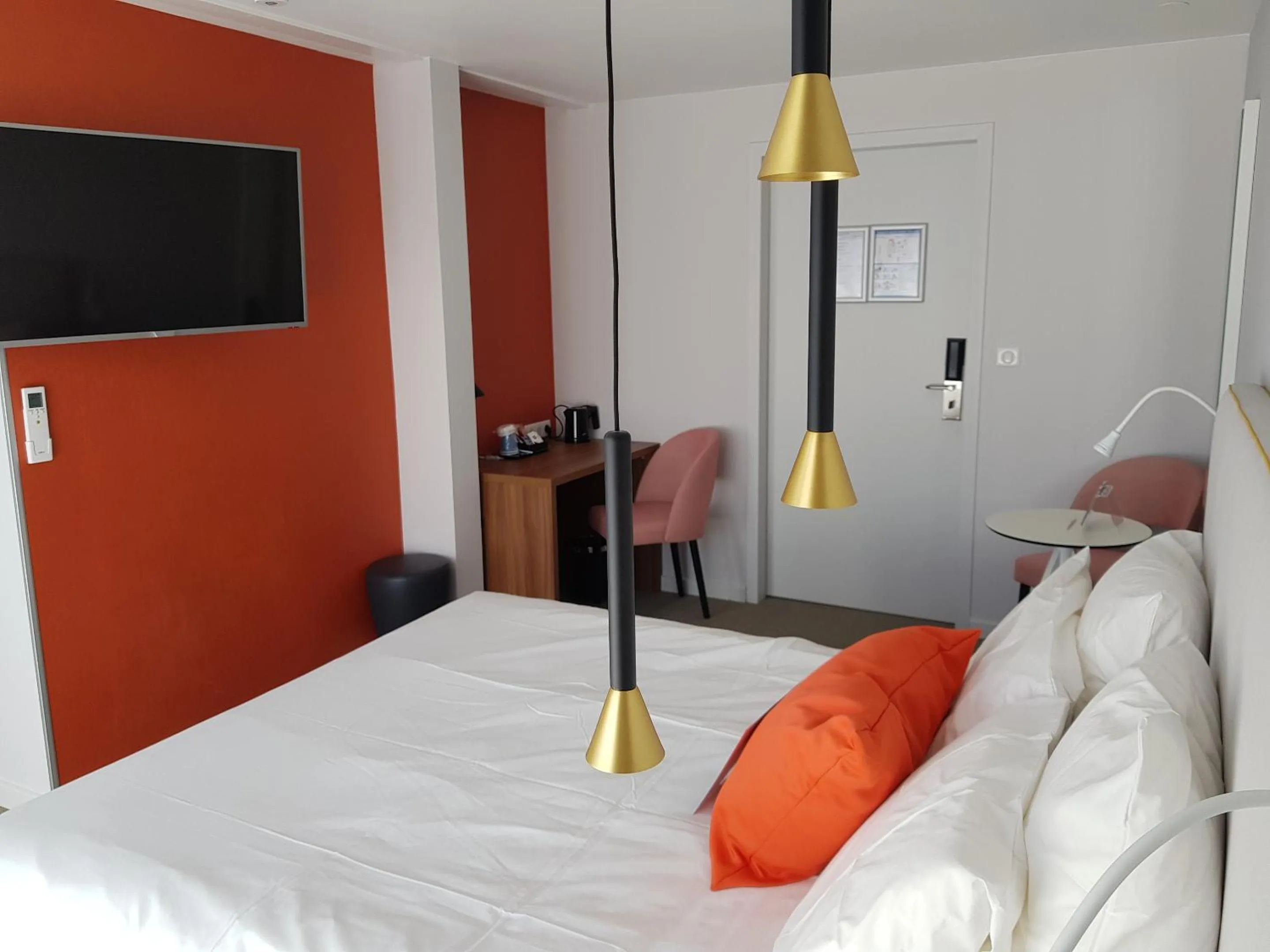 Bedroom, Bed in KYRIAD LYON EST – Saint Quentin Fallavier