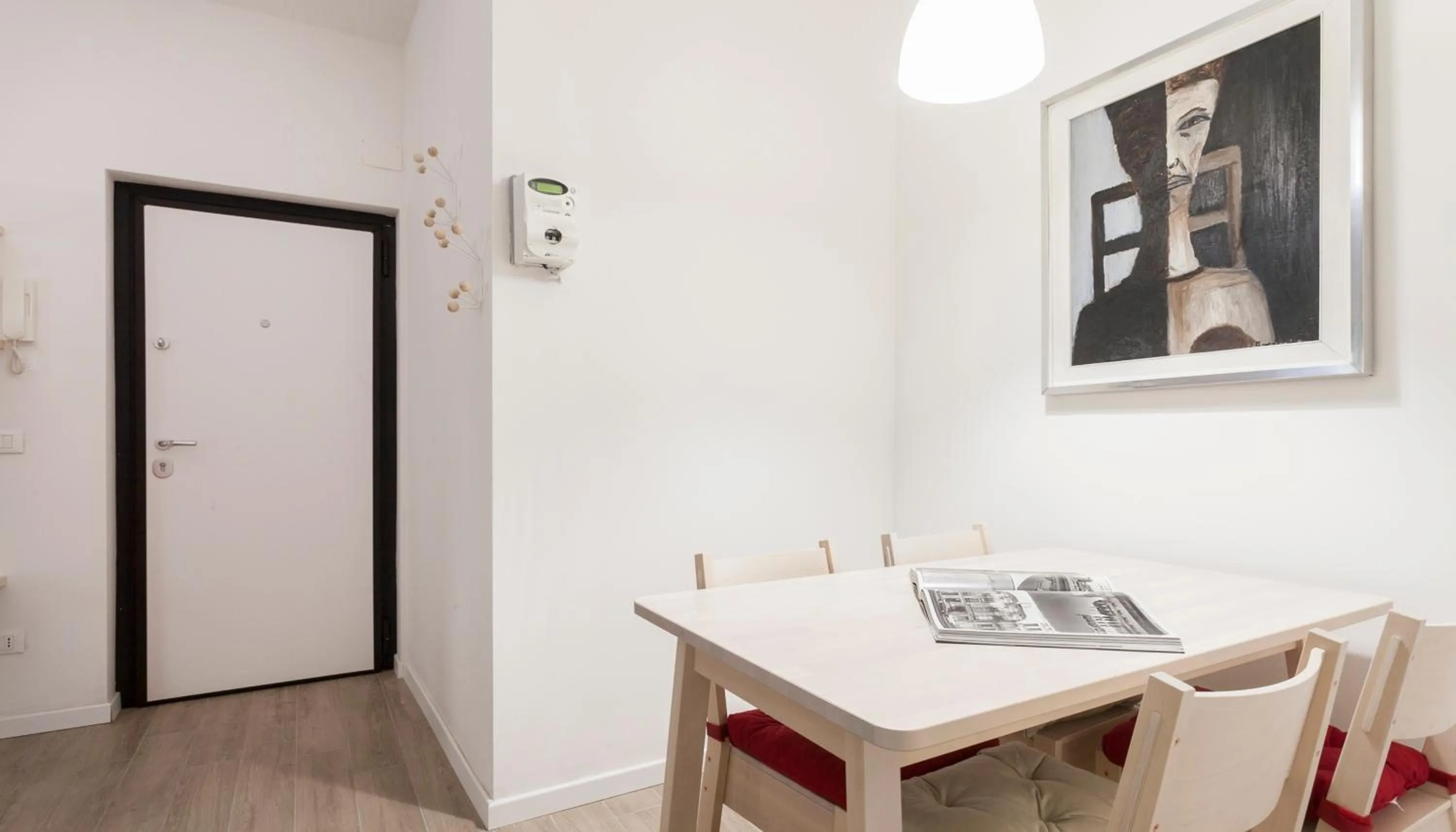 Facade/entrance in Italianway-Veniero 8