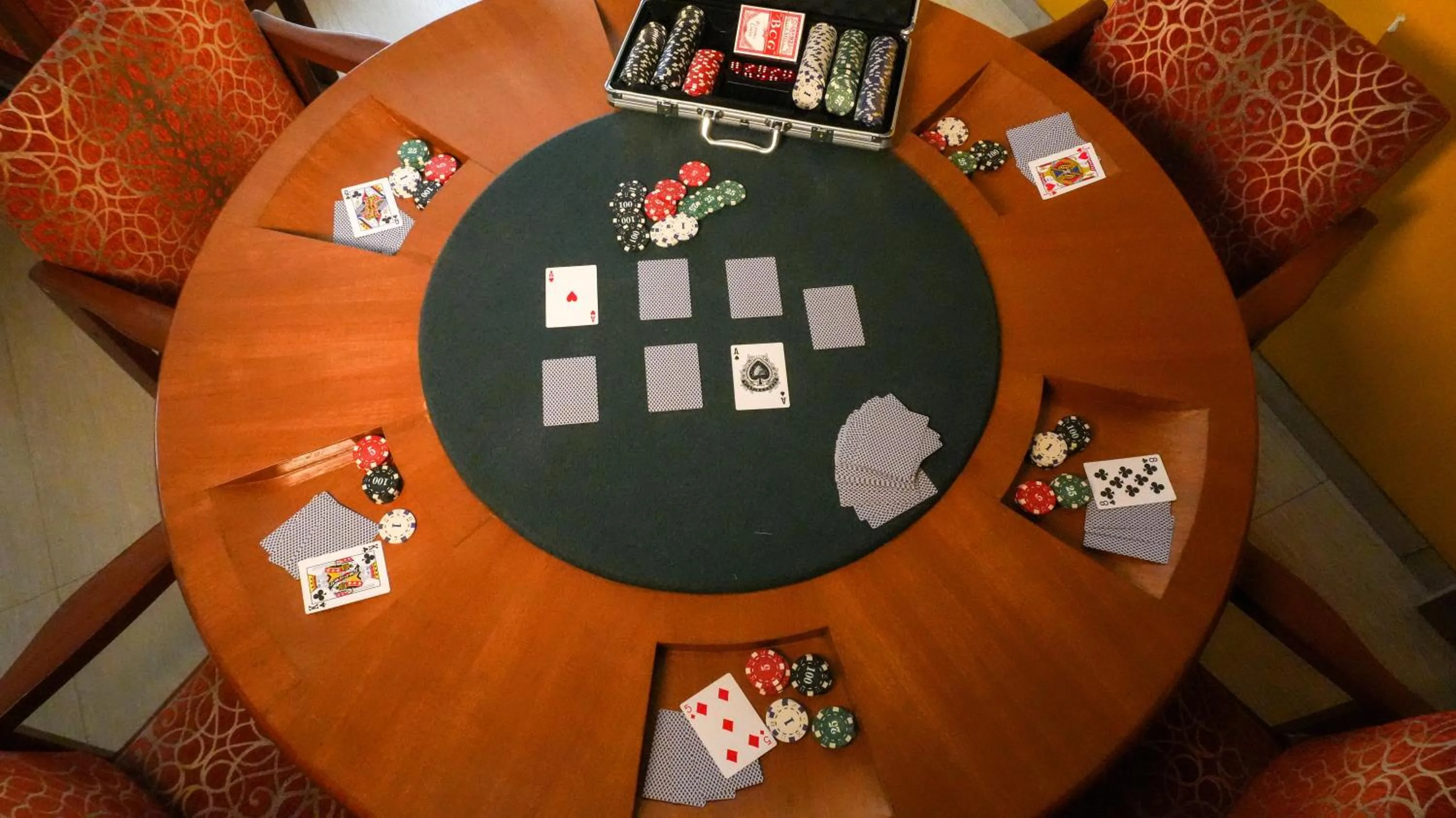 Sports in Club Emerald