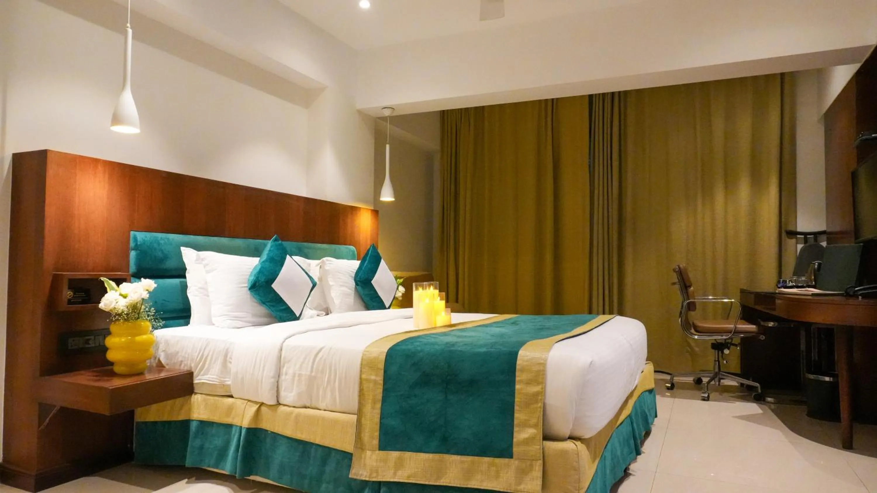 Bedroom, Bed in Club Emerald