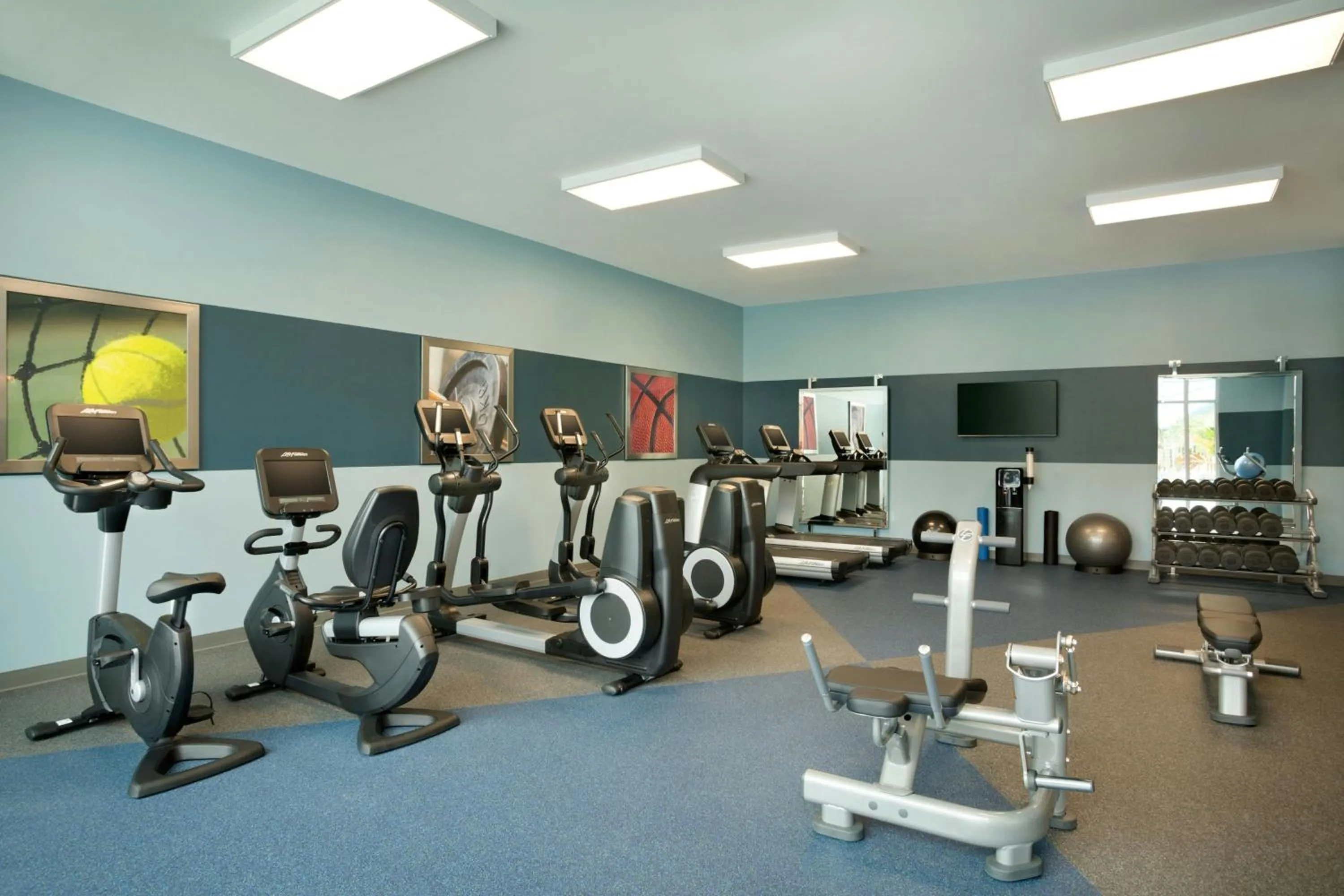 Fitness centre/facilities in Four Points by Sheraton Miami Airport