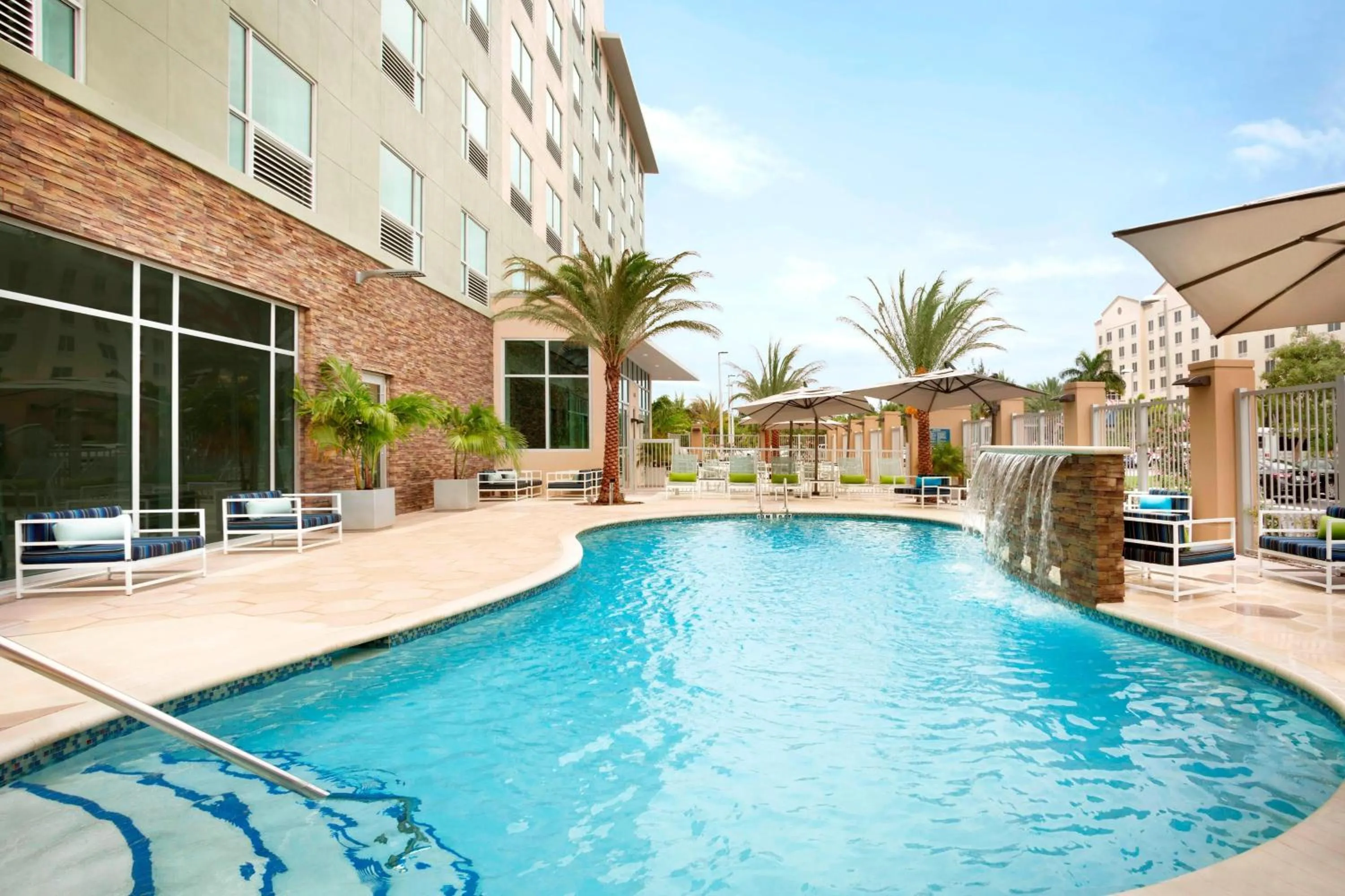 Swimming pool in Four Points by Sheraton Miami Airport