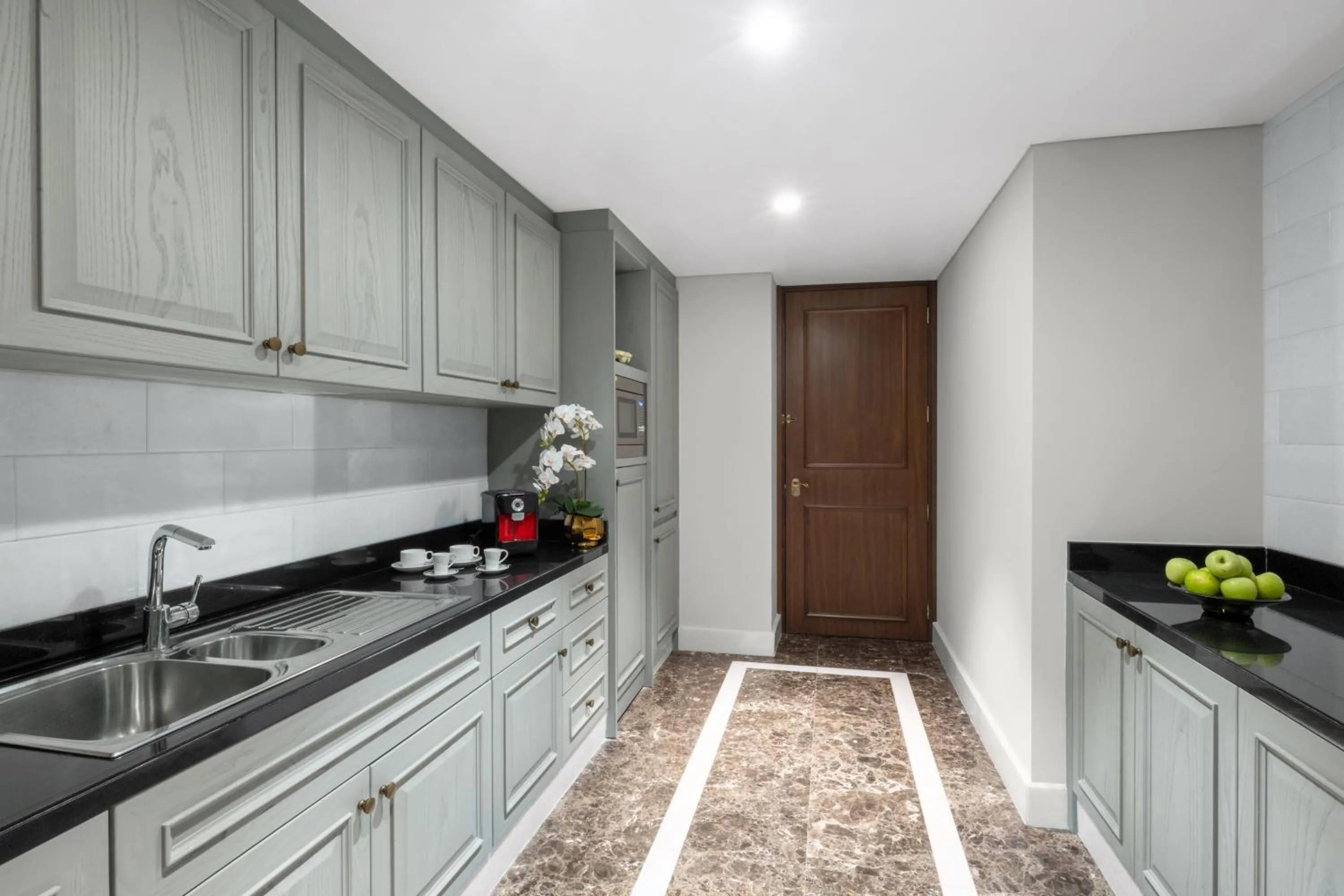 Kitchen or kitchenette in Al Habtoor Polo Resort