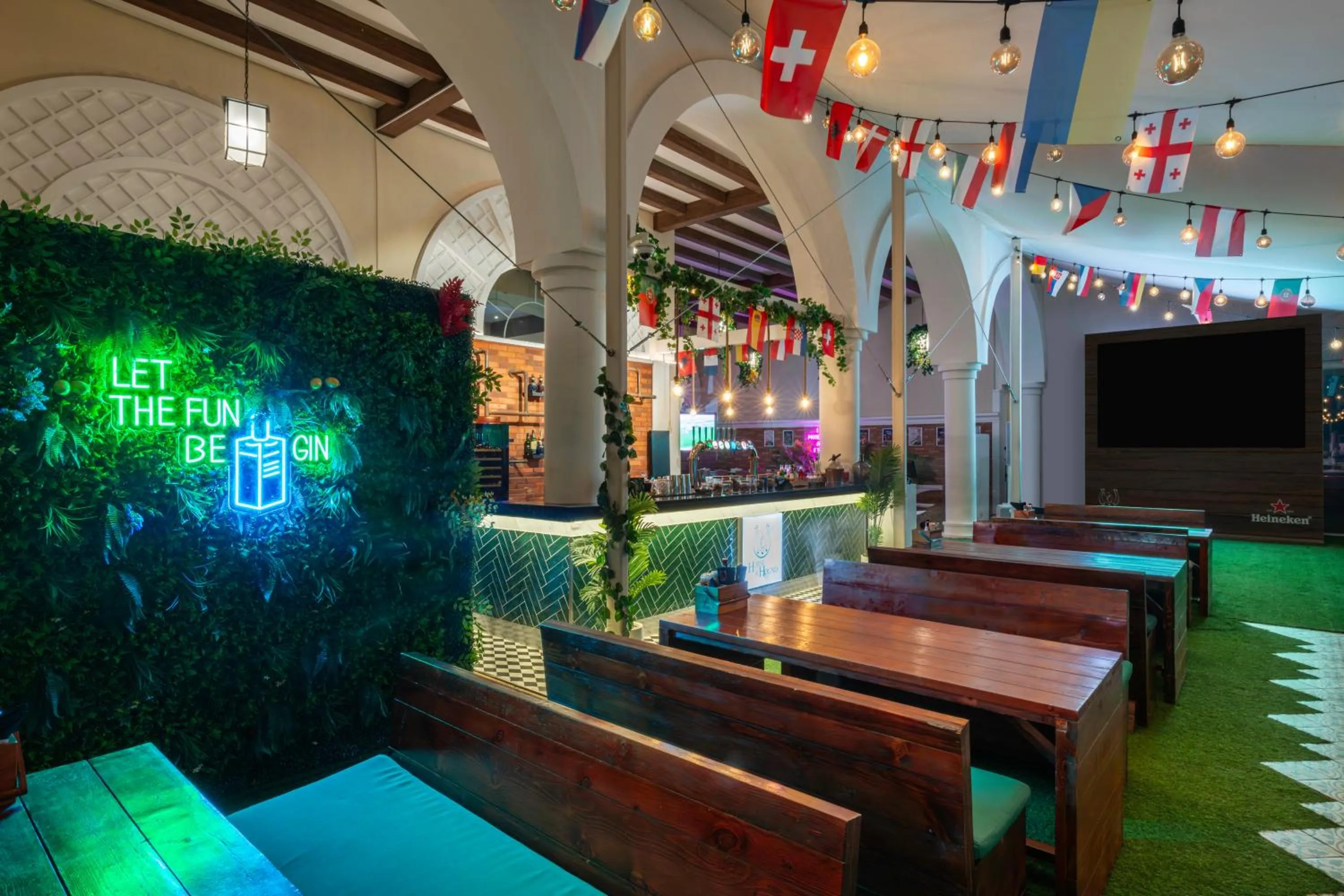 Restaurant/places to eat in Al Habtoor Polo Resort