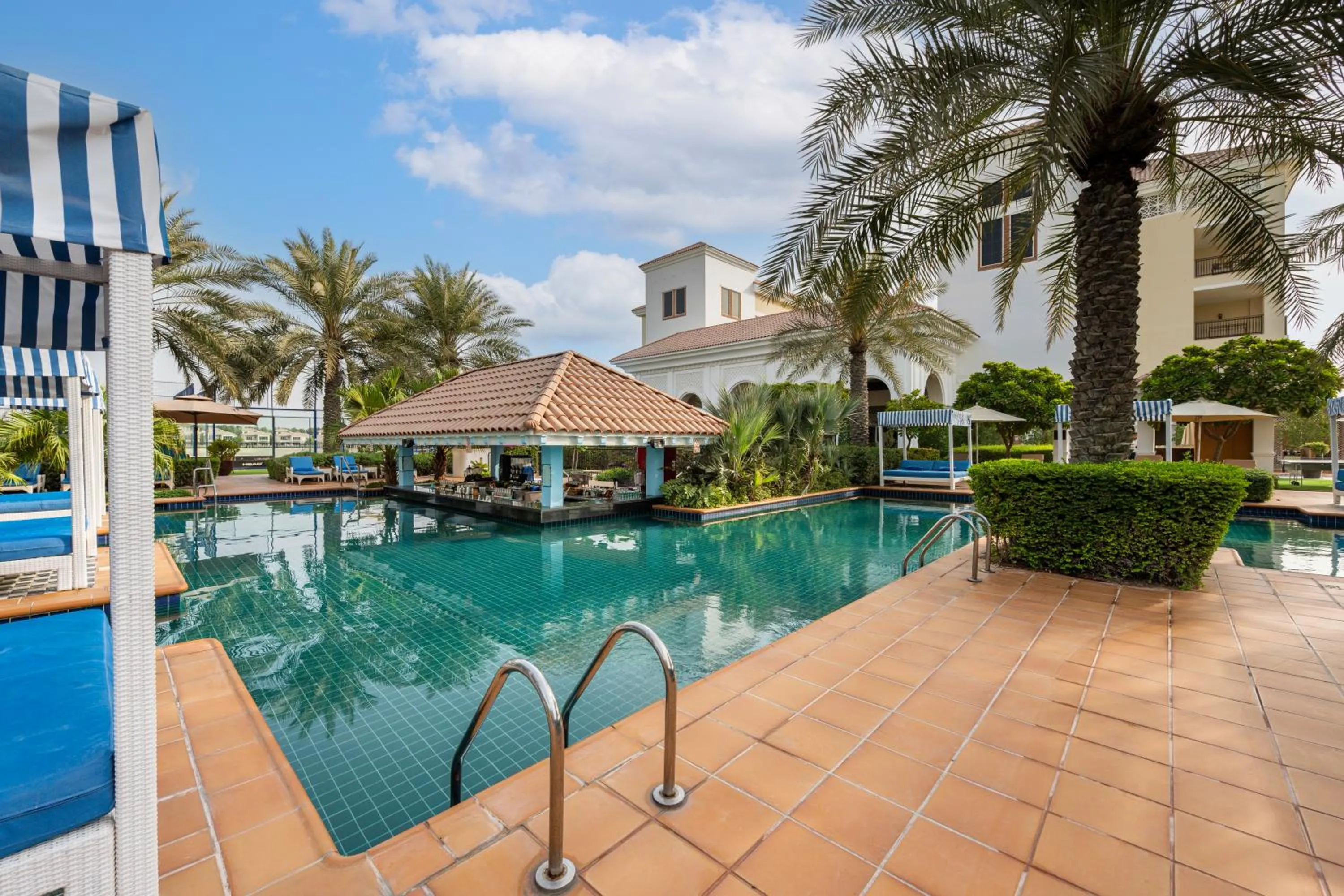 Restaurant/places to eat in Al Habtoor Polo Resort