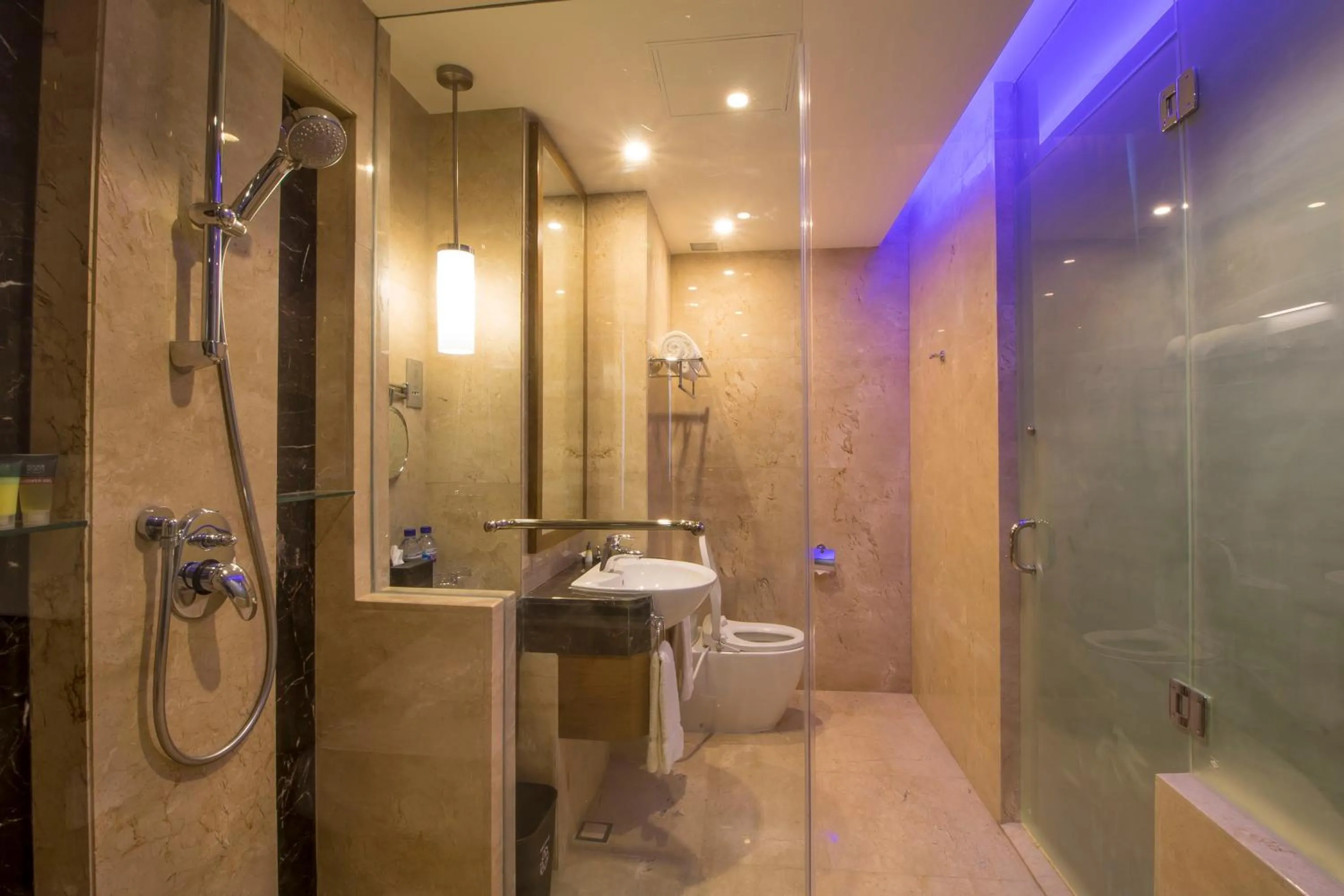 Shower in Four Points by Sheraton Manado