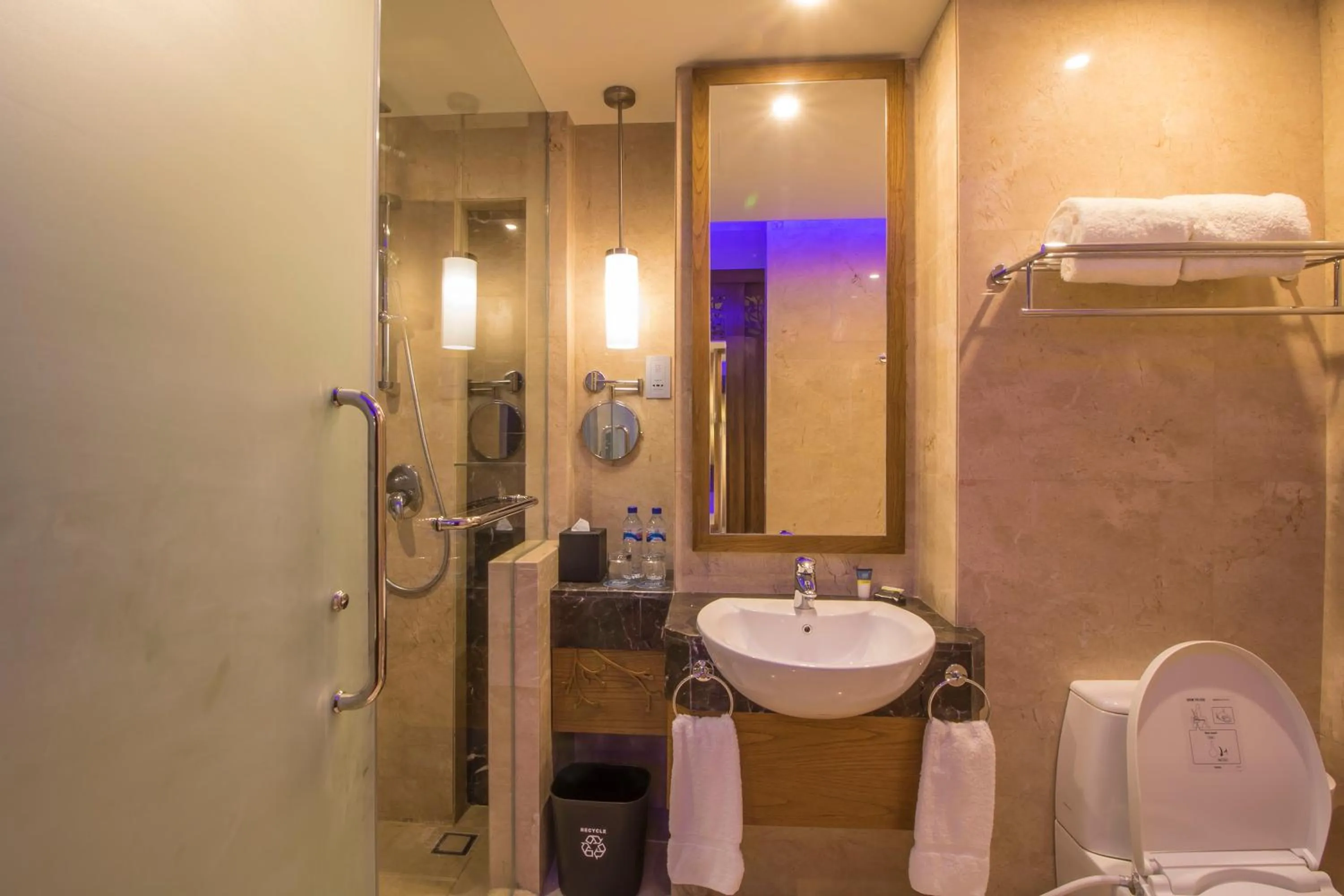 Shower in Four Points by Sheraton Manado