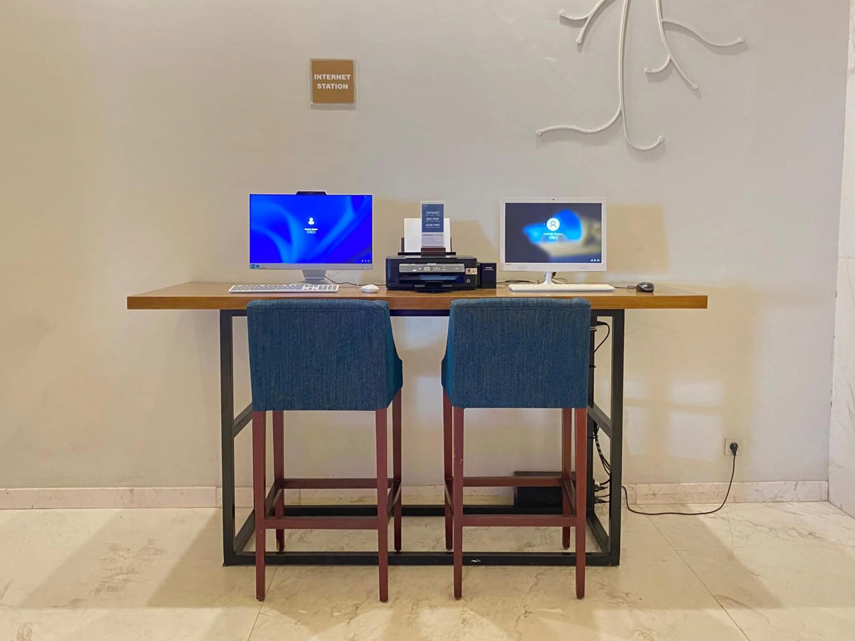 Business facilities in Four Points by Sheraton Manado