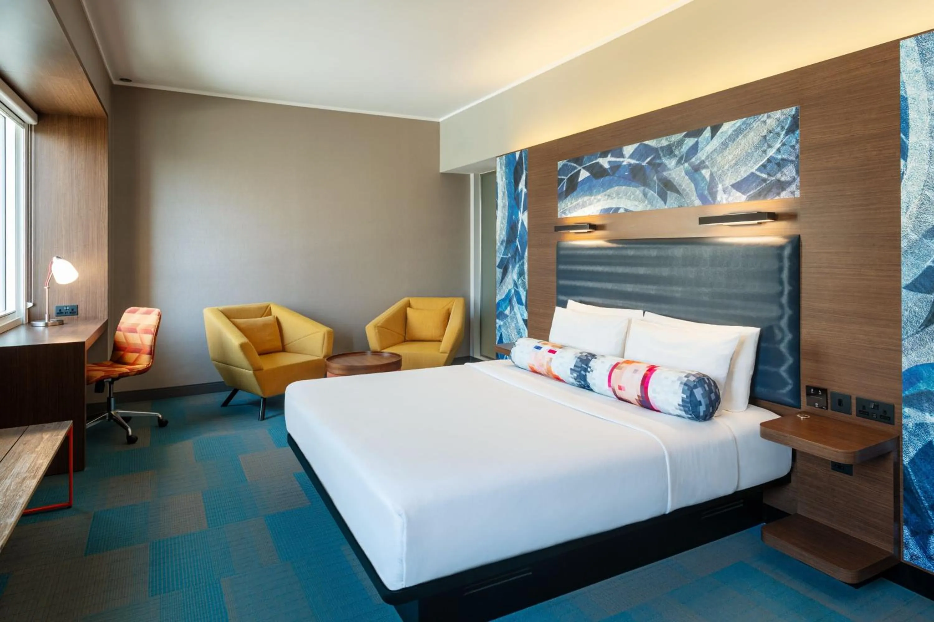 Photo of the whole room, Bed in Aloft Al Ain