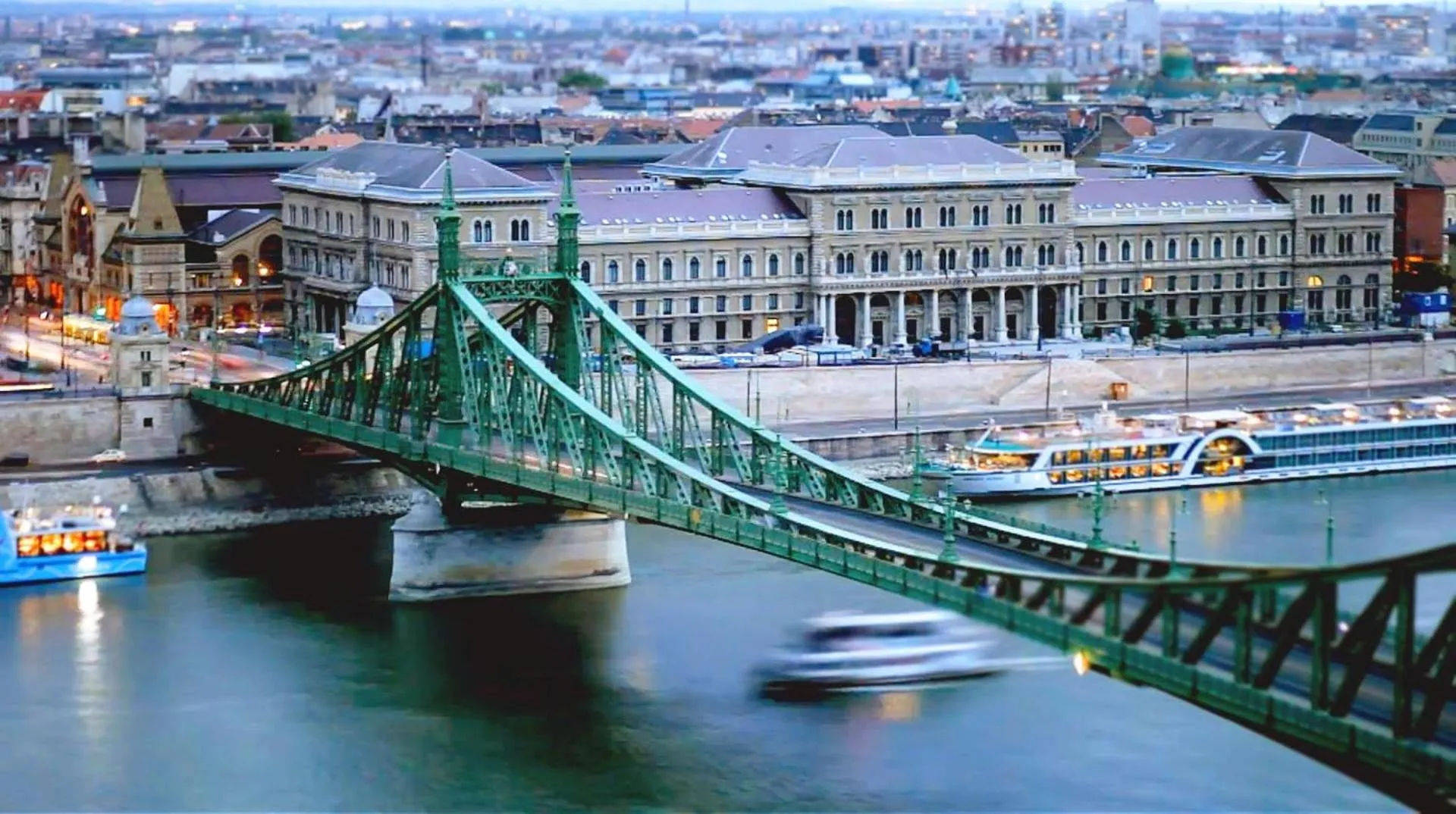 Lonyay Street Apartment