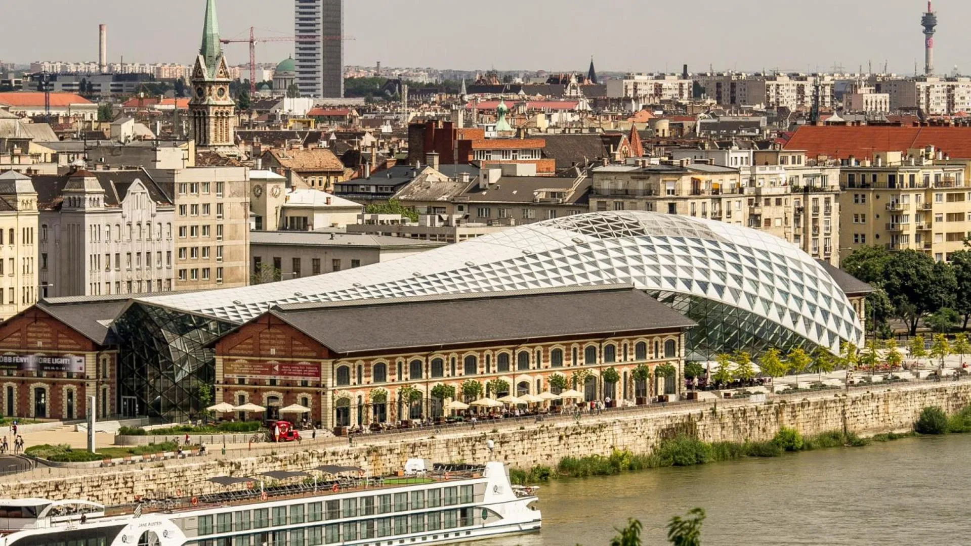 Property building in Lonyay Street Apartment