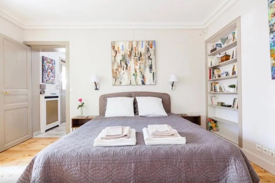 Photo of the whole room, Bed in 1 Square du Docteur Blanche - Paris 16