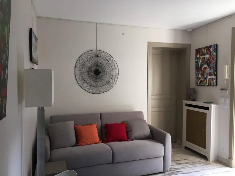 Living room in 1 Square du Docteur Blanche - Paris 16