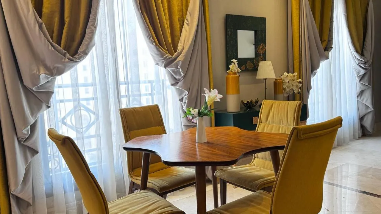 Dining area in Park Inn by Radisson Makkah Al Naseem