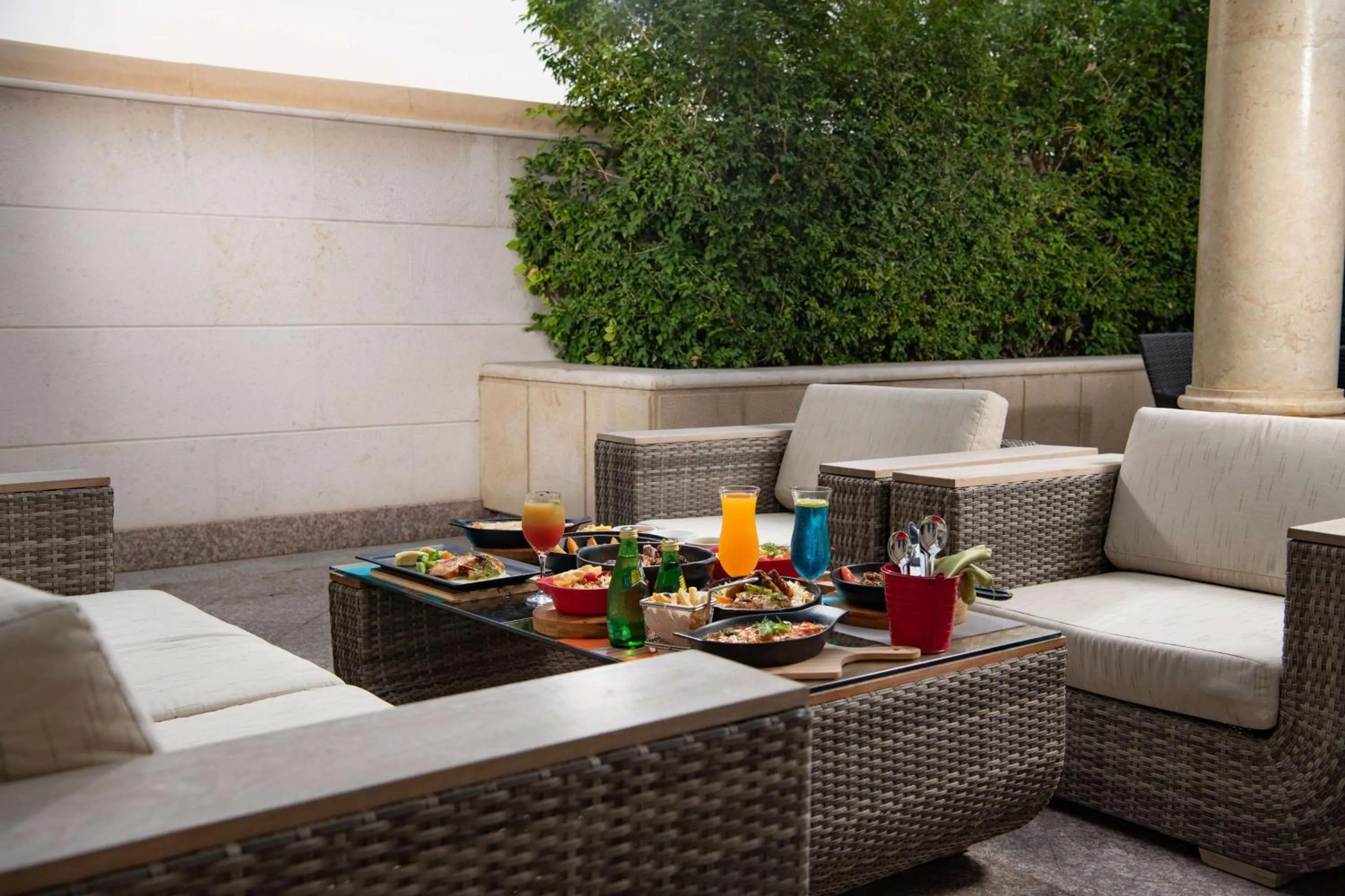 Restaurant/places to eat in Park Inn by Radisson Makkah Al Naseem