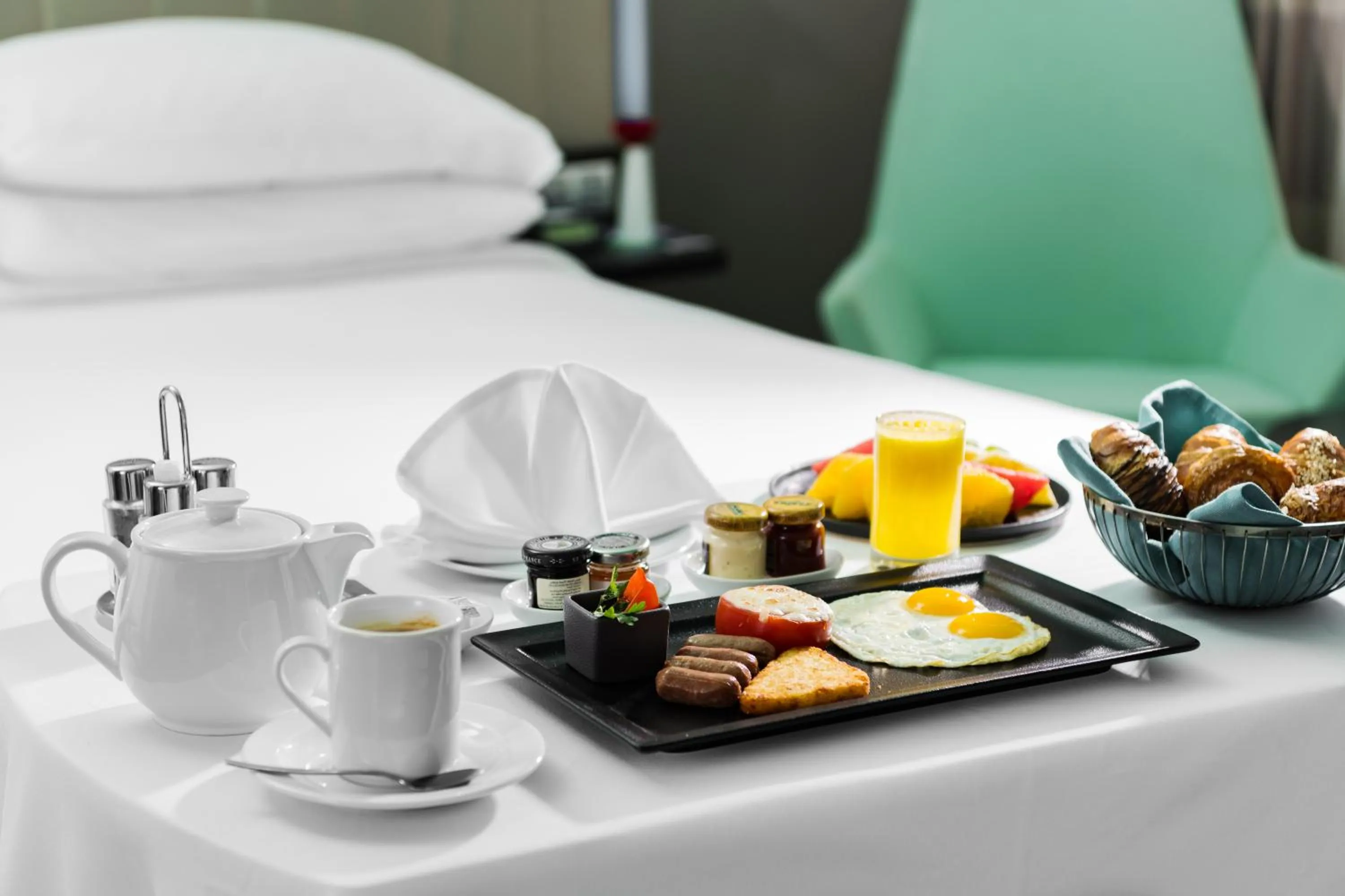 Coffee/tea facilities, Bed in Park Inn by Radisson Makkah Al Naseem